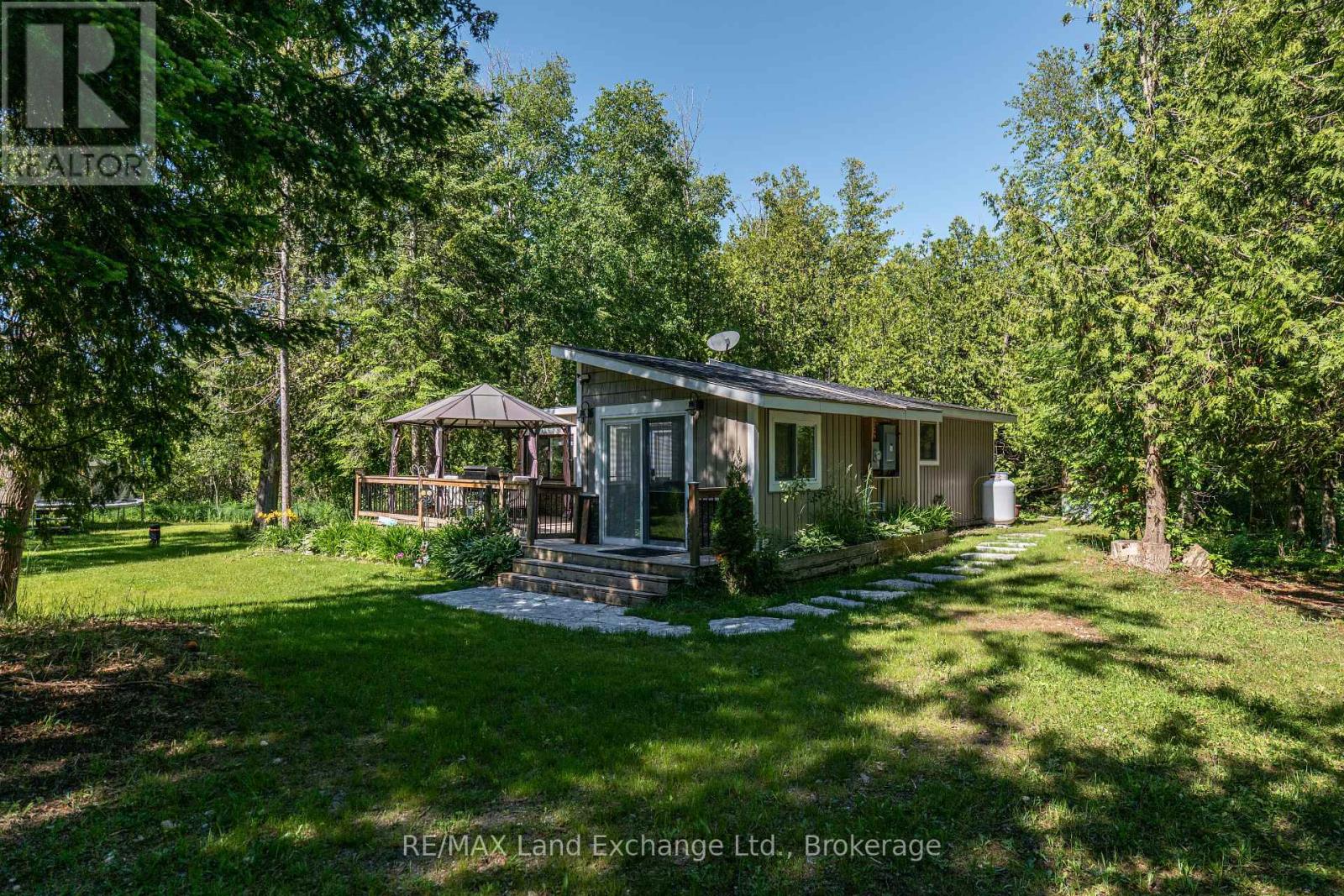 18 HICKS LANE N - 4