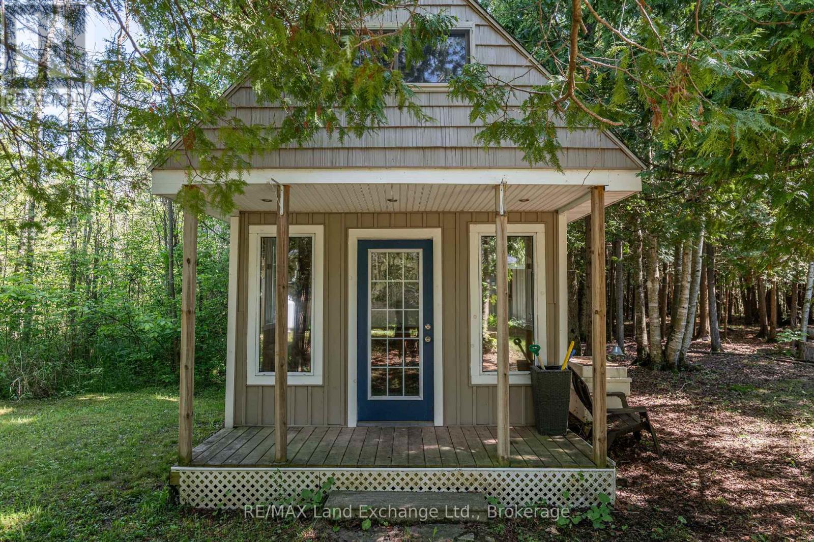 18 HICKS LANE N - 9