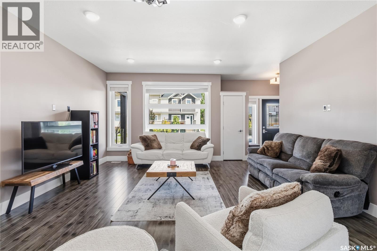 527 Kloppenburg CRESCENT - photo 5