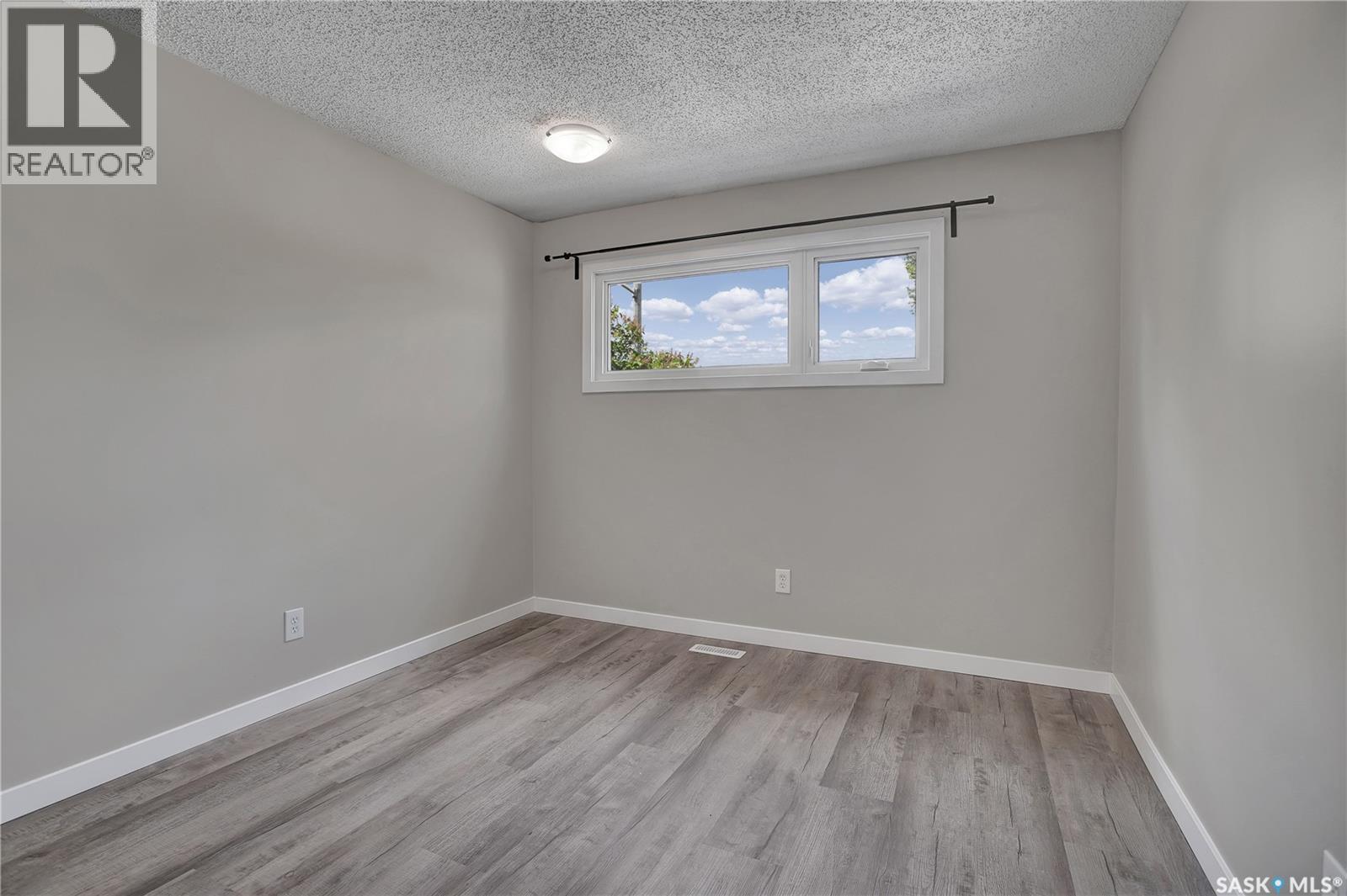 #2908-2910 Preston AVENUE S - 16