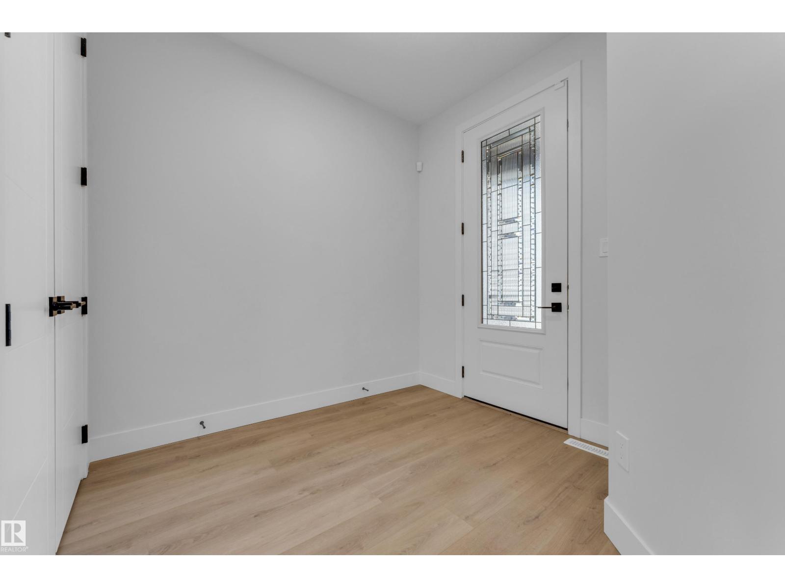 22803 80 AV NW - 6