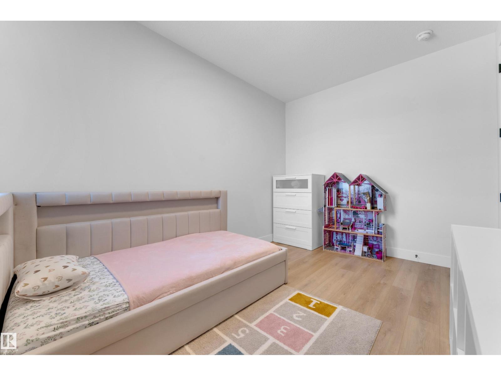 22803 80 AV NW - 32