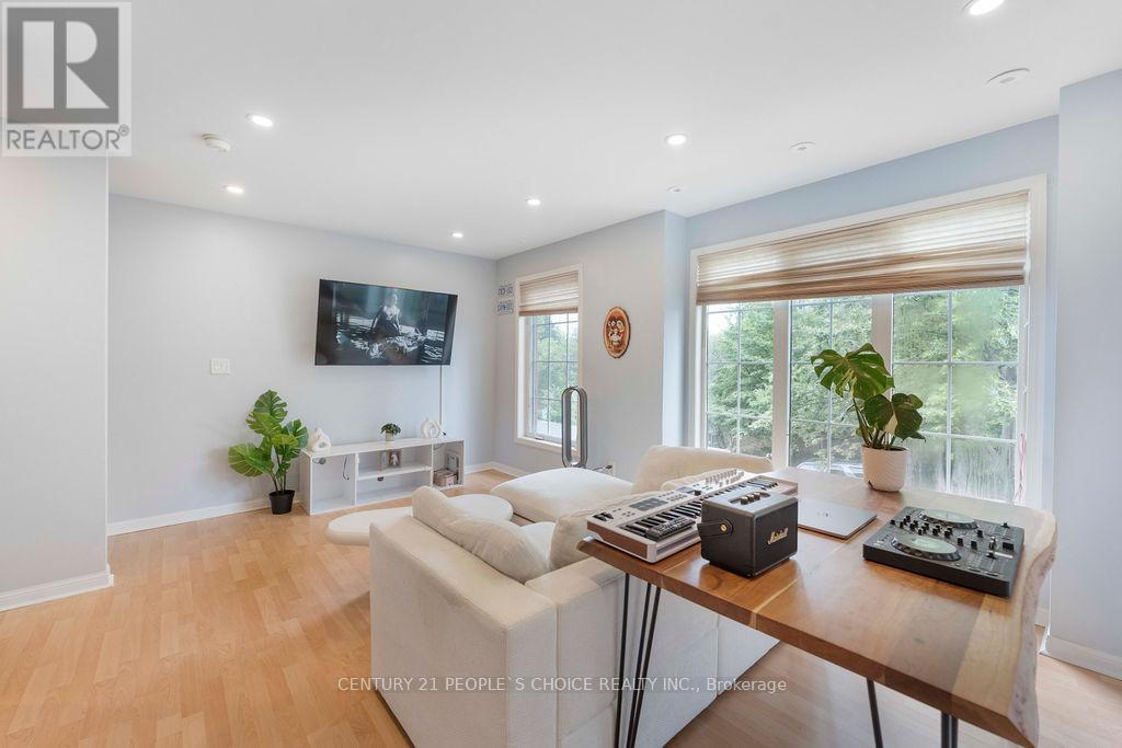 #308 3 EVERSON DRIVE - 6
