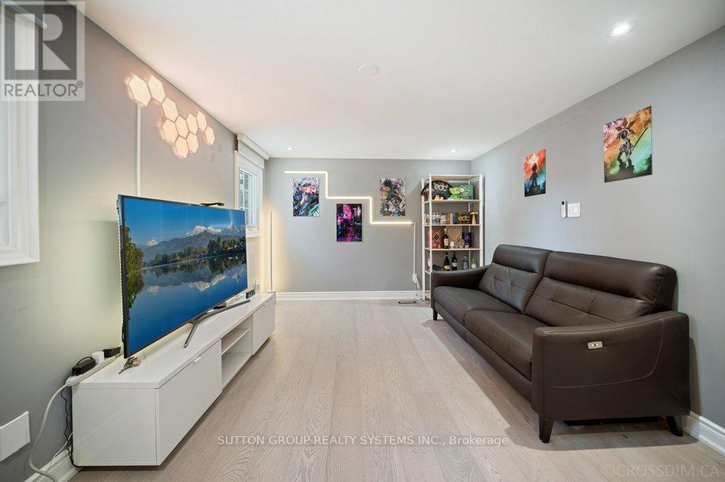 1114 CEDARCROFT CRESCENT - 21