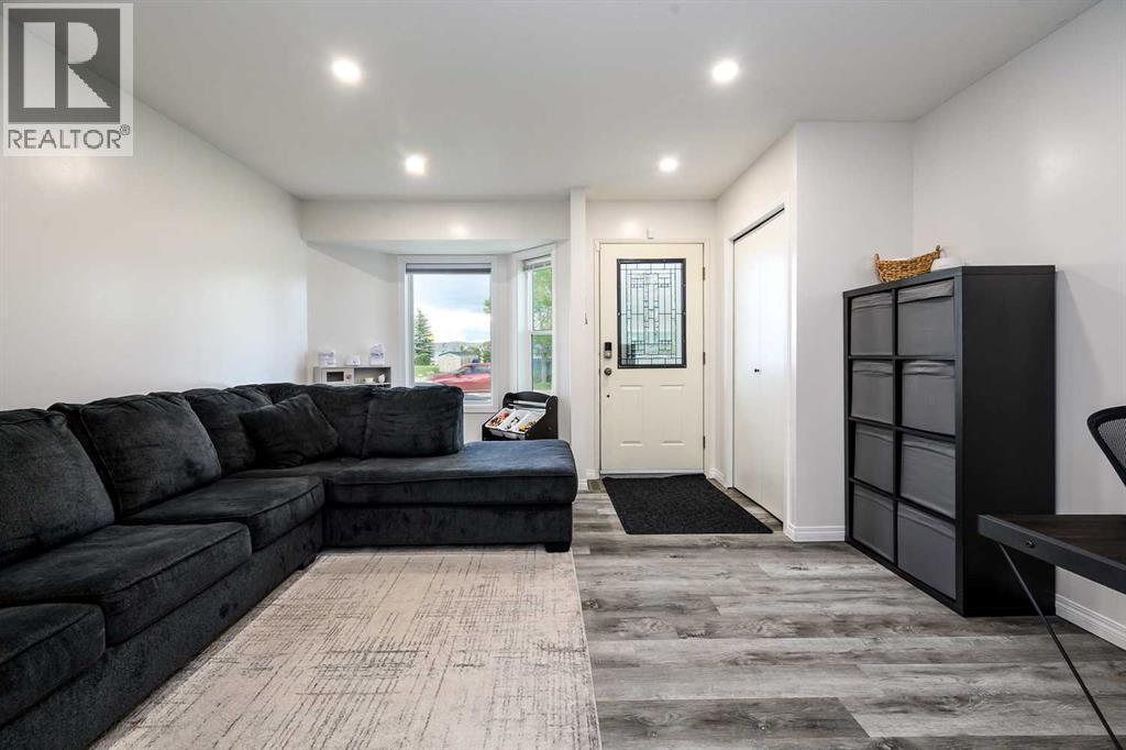 5430 45 Street - photo 3