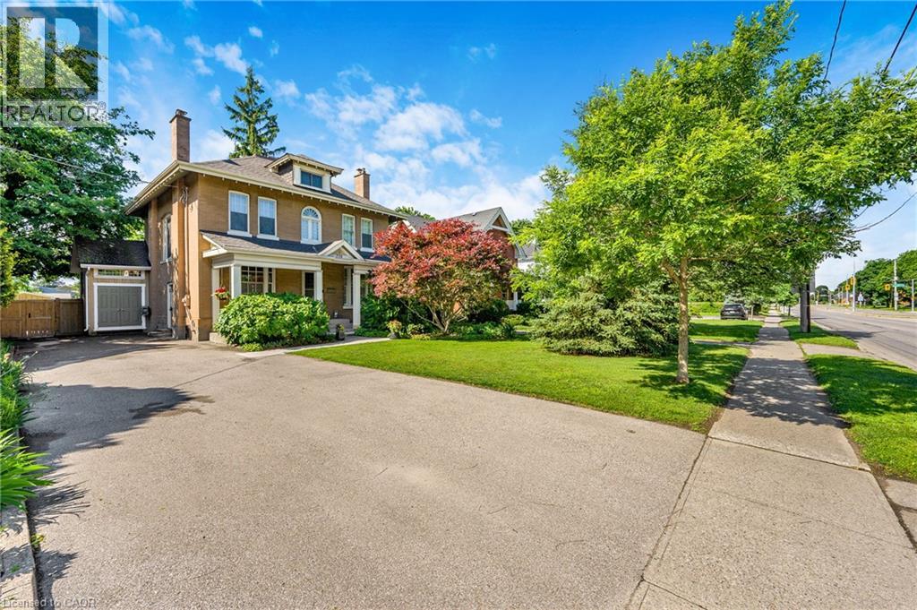 4-bedroom home for sale at 739 COLBORNE Street, Brantford ON · photo 2 of 50
