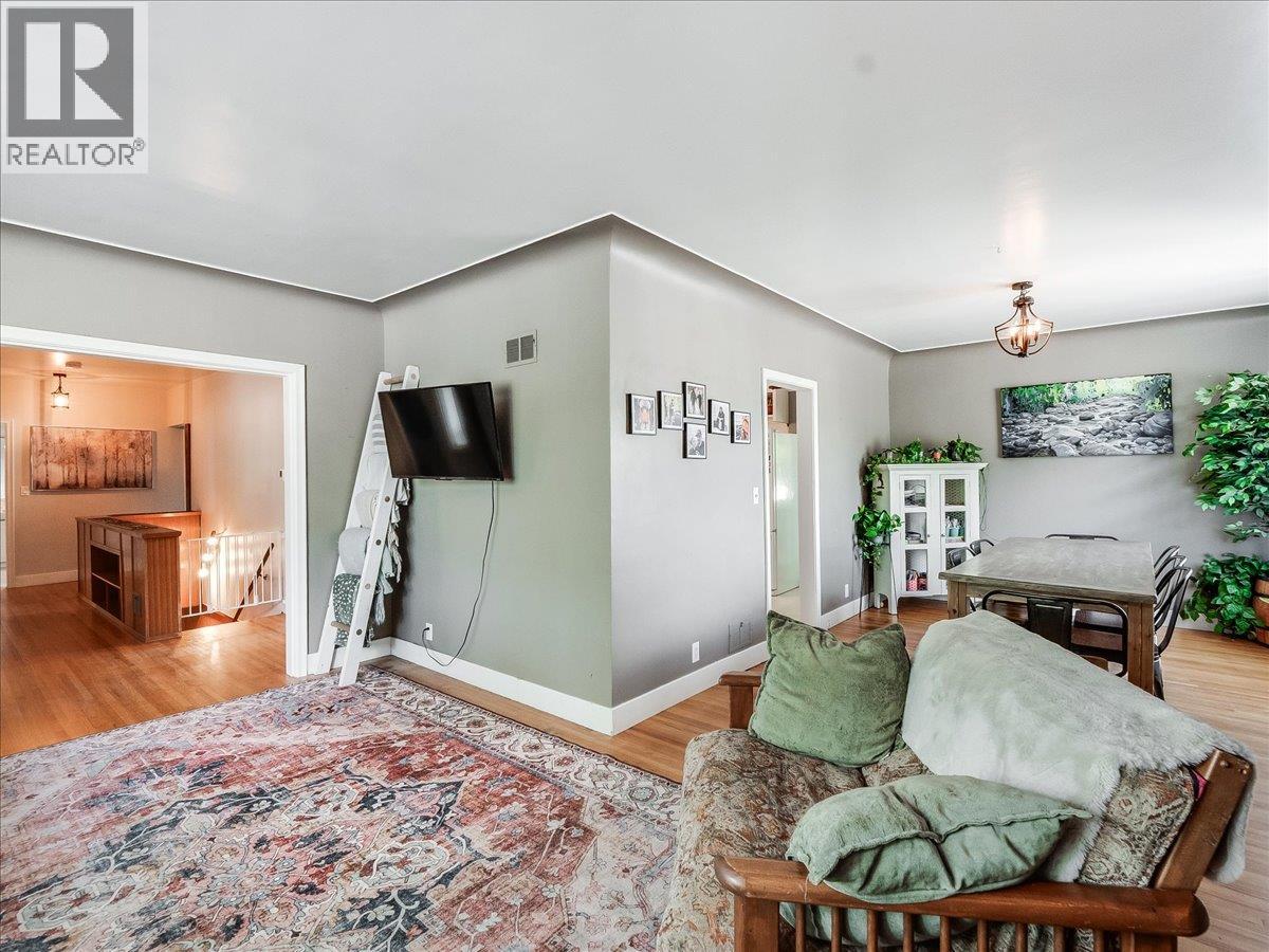 750 7th Avenue - 19