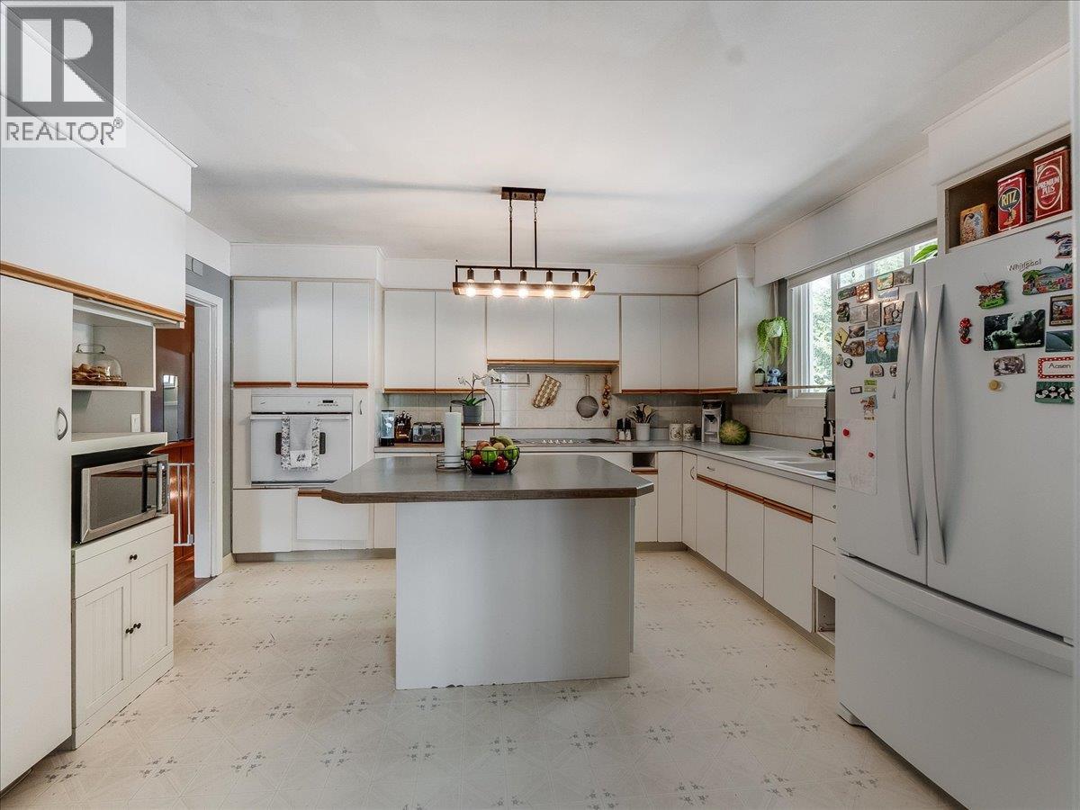 750 7th Avenue - 26