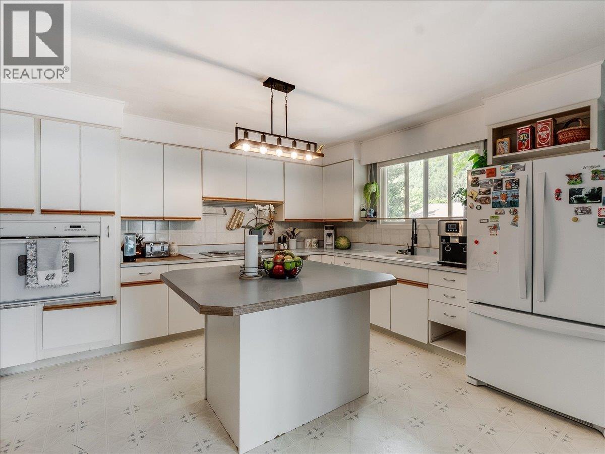 750 7th Avenue - 25