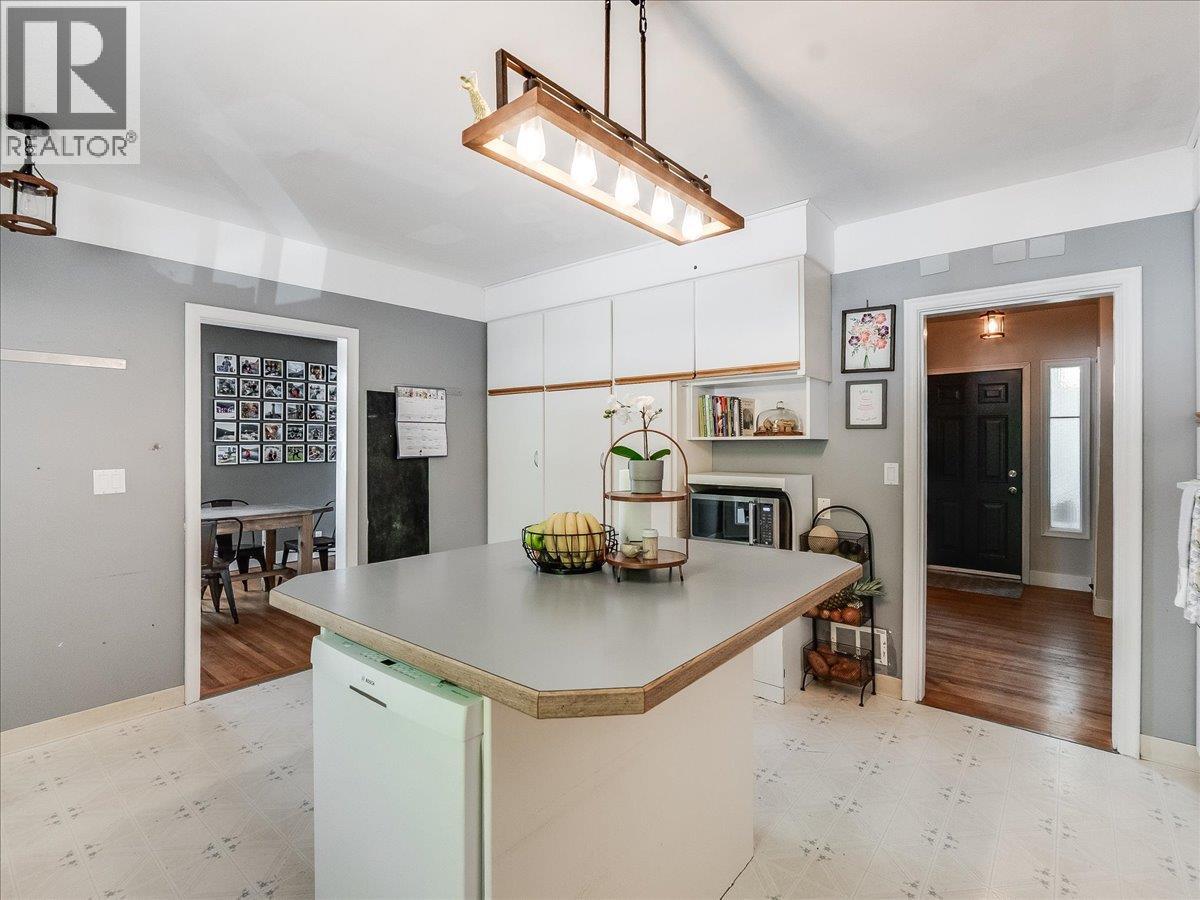 750 7th Avenue - 27