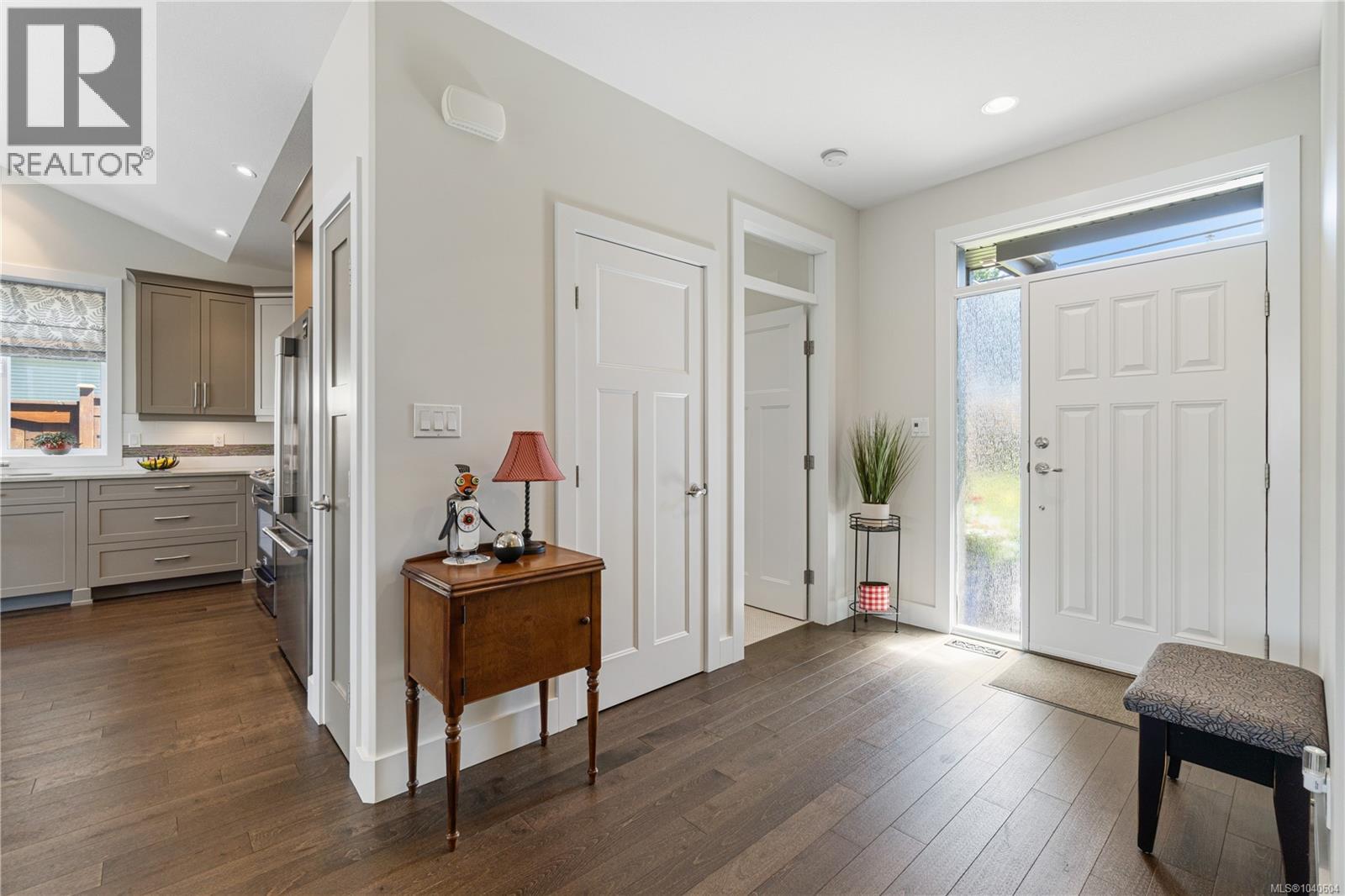 736 Temple St - 10