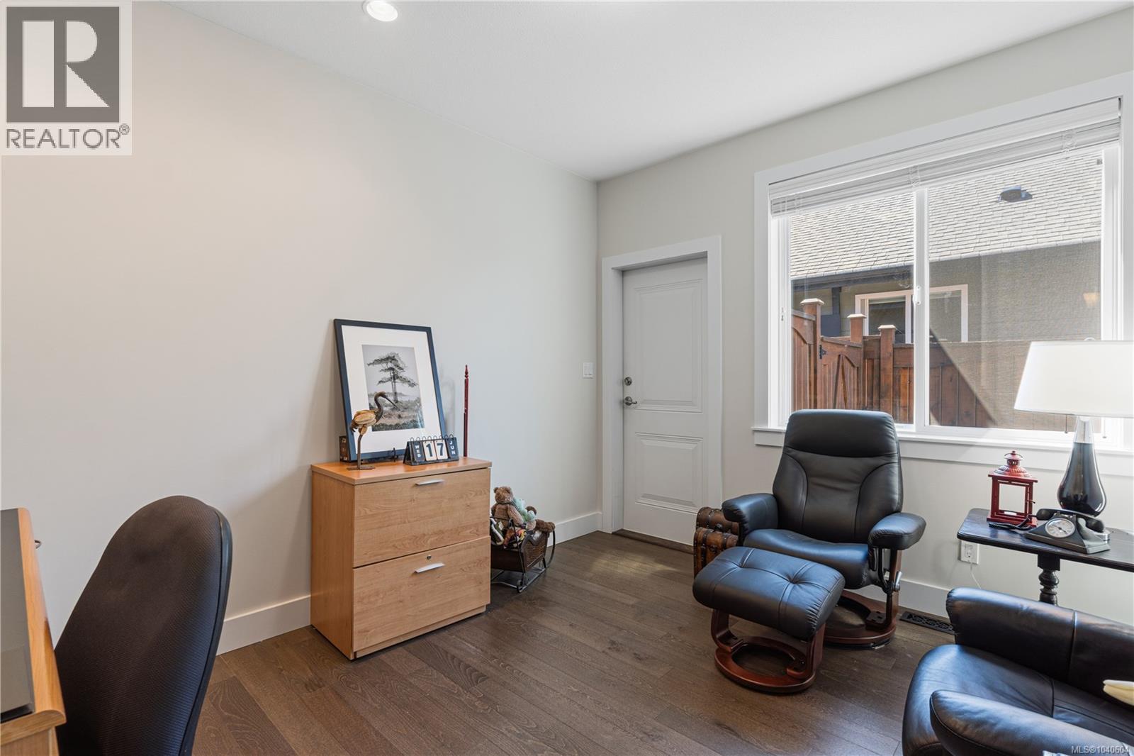 736 Temple St - 20