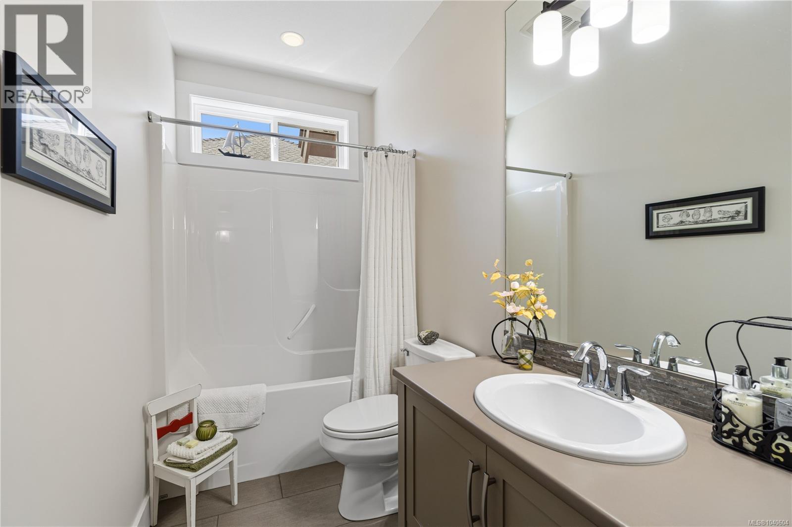 736 Temple St - 21