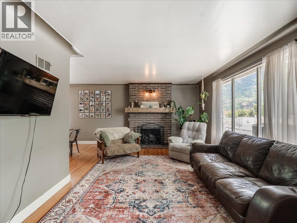 750 7th Avenue - 16