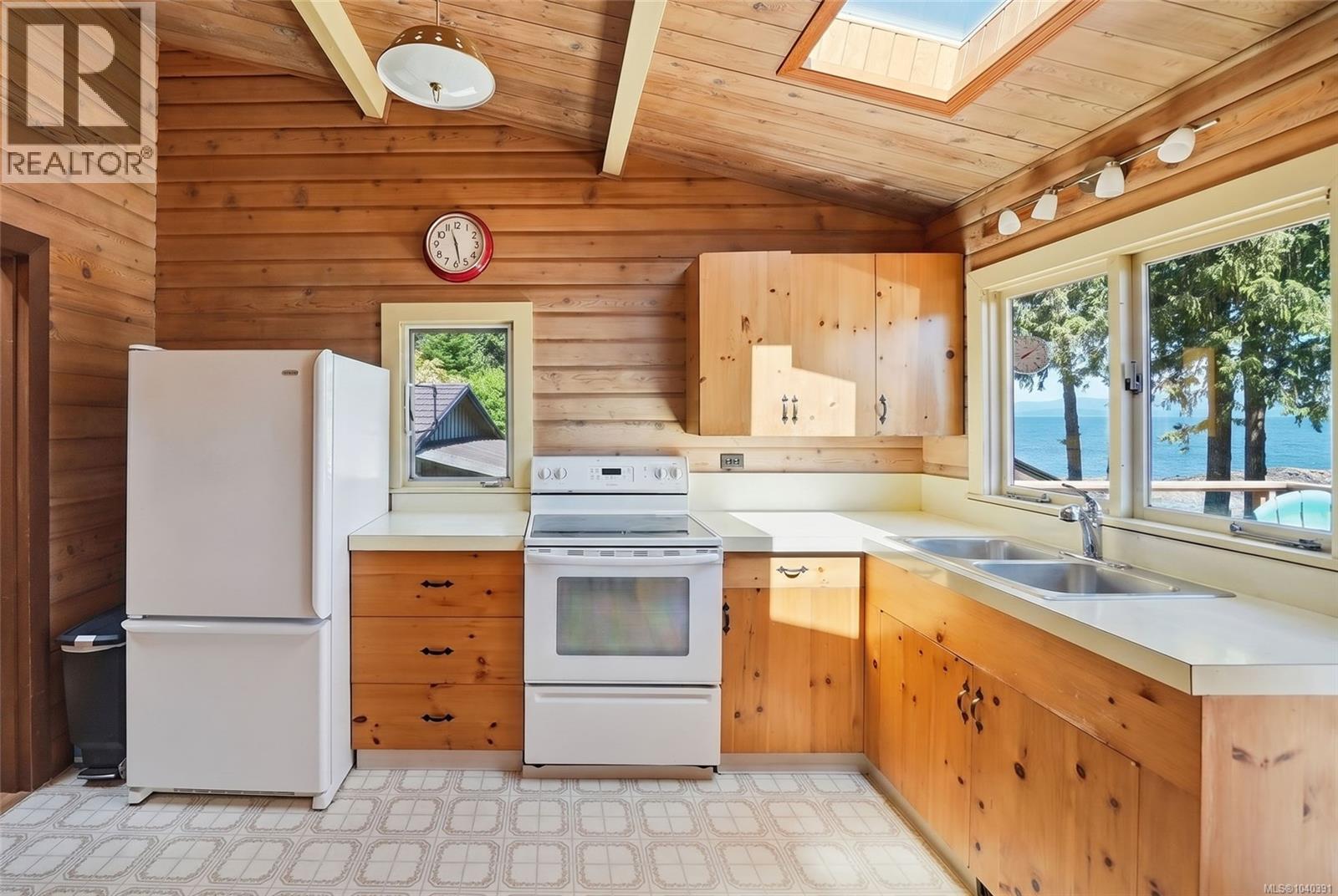 1518 Haida Way - 15