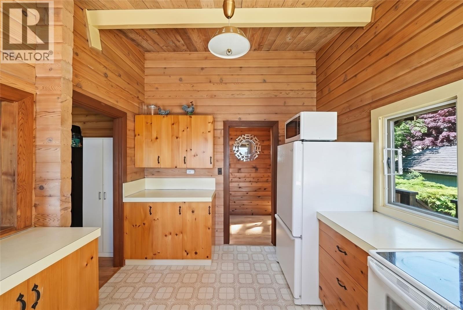 1518 Haida Way - 16