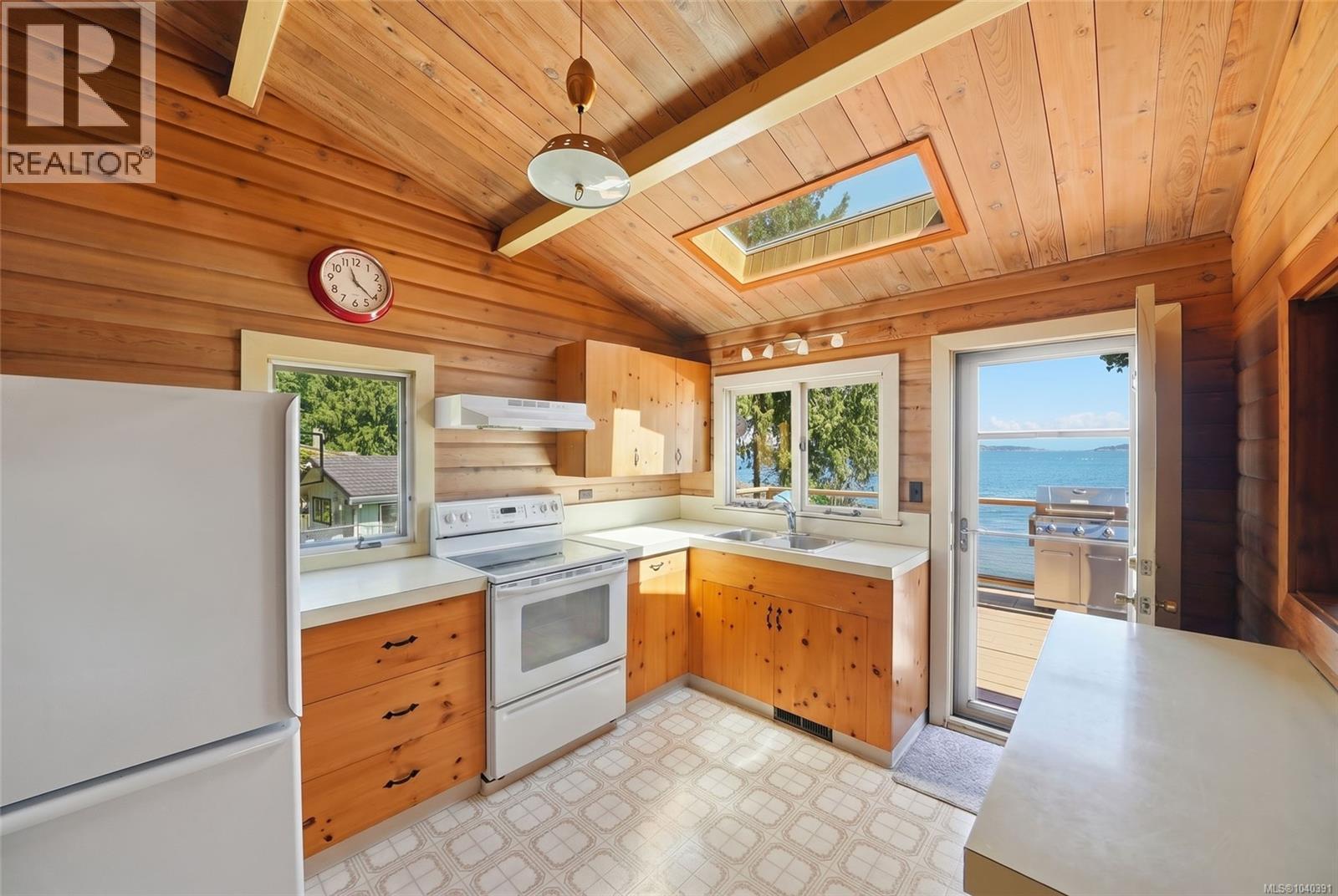 1518 Haida Way - 5