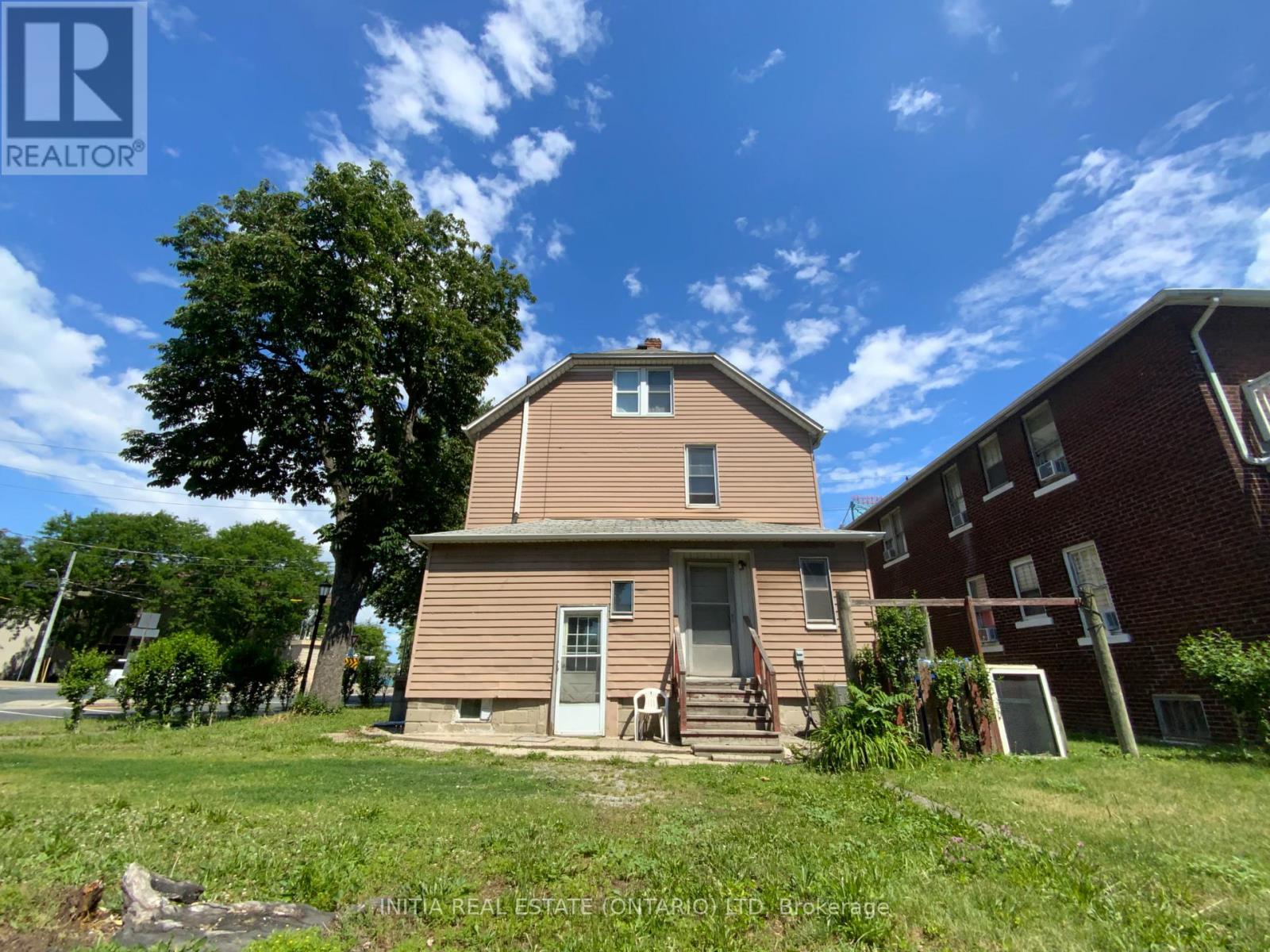 2995 UNIVERSITY AVENUE W - 1