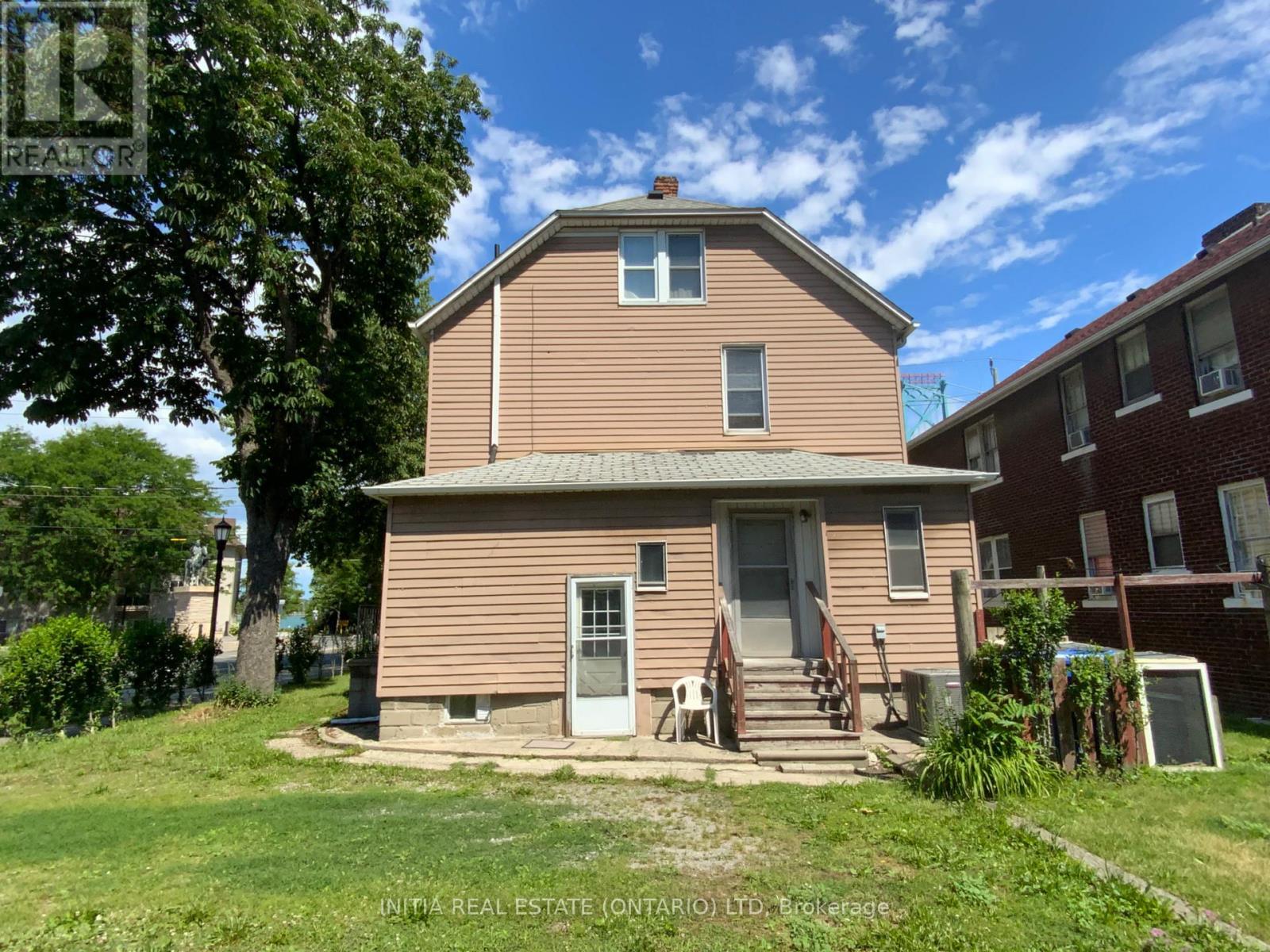 2995 UNIVERSITY AVENUE W - 2
