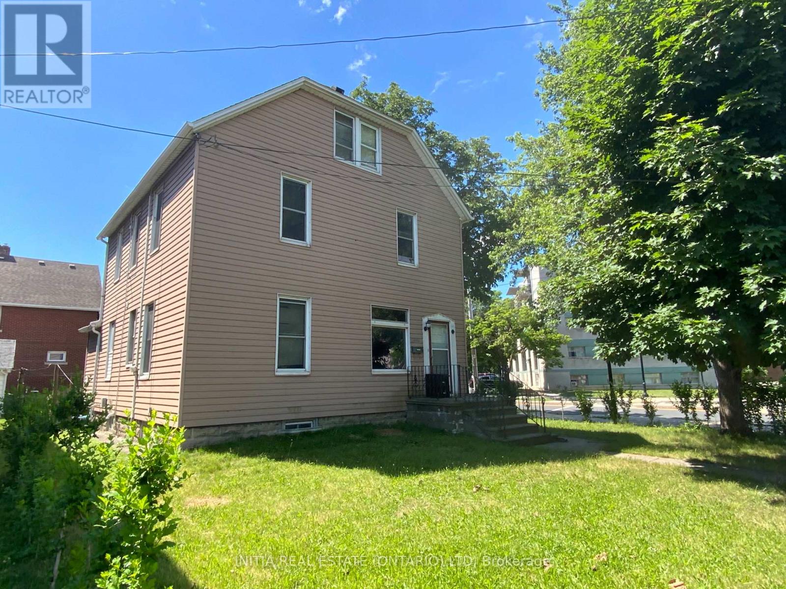 2995 UNIVERSITY AVENUE W - 8