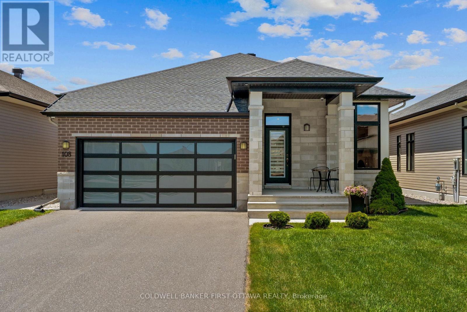 Rare detached bungalow- fully upgraded!
