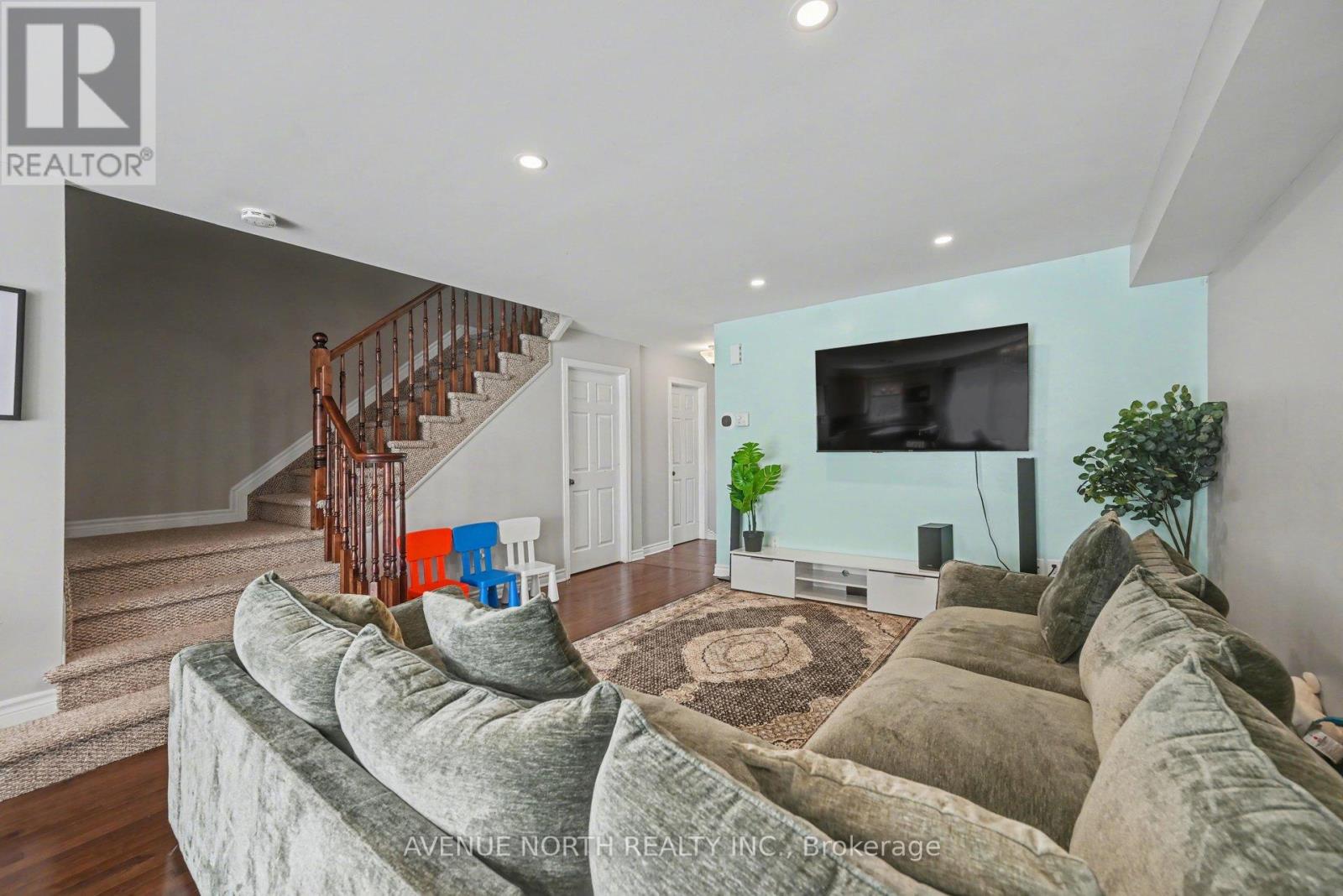 210 HERBERT STREET - 8