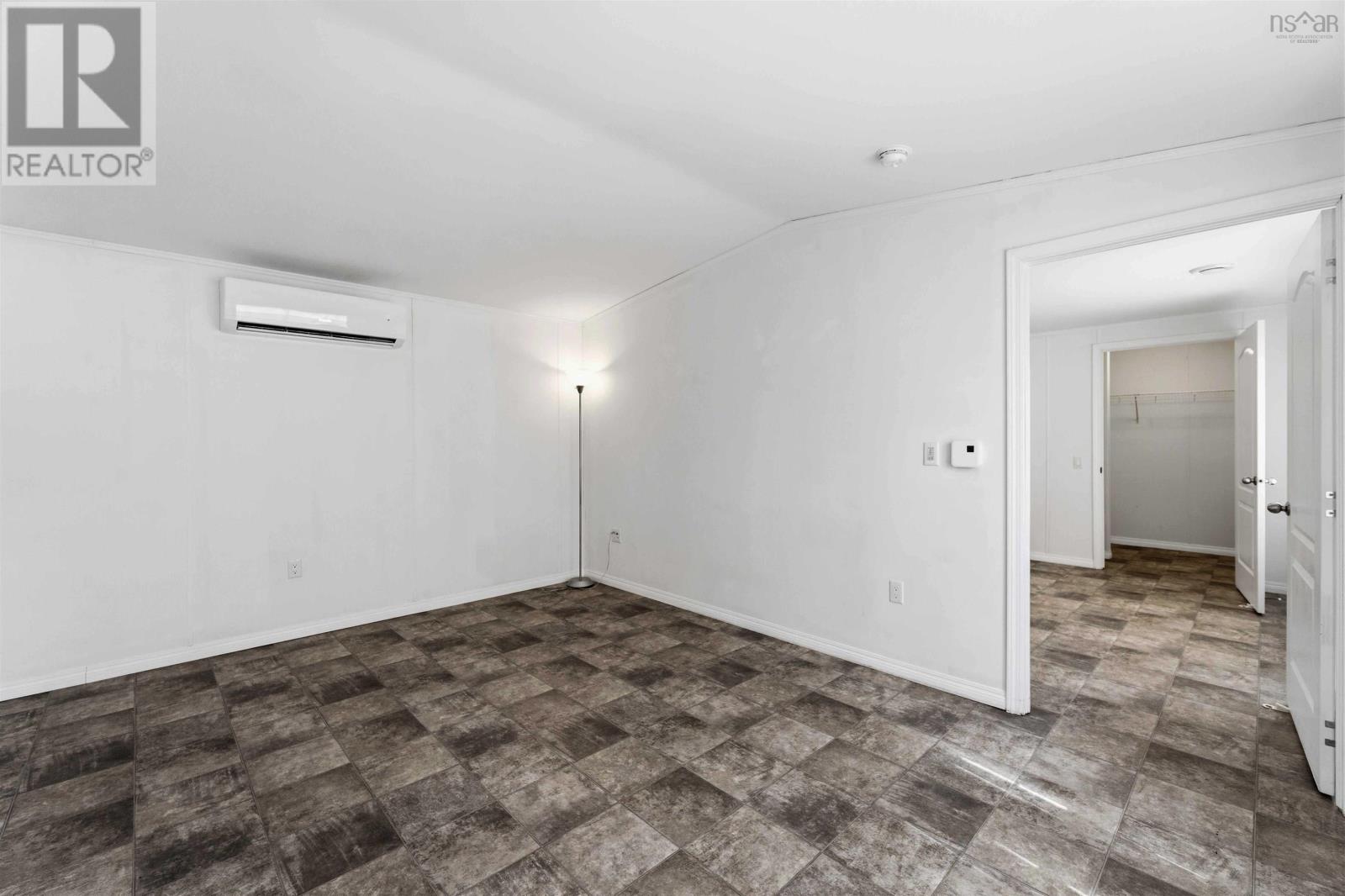 63 Douglas Avenue - 14