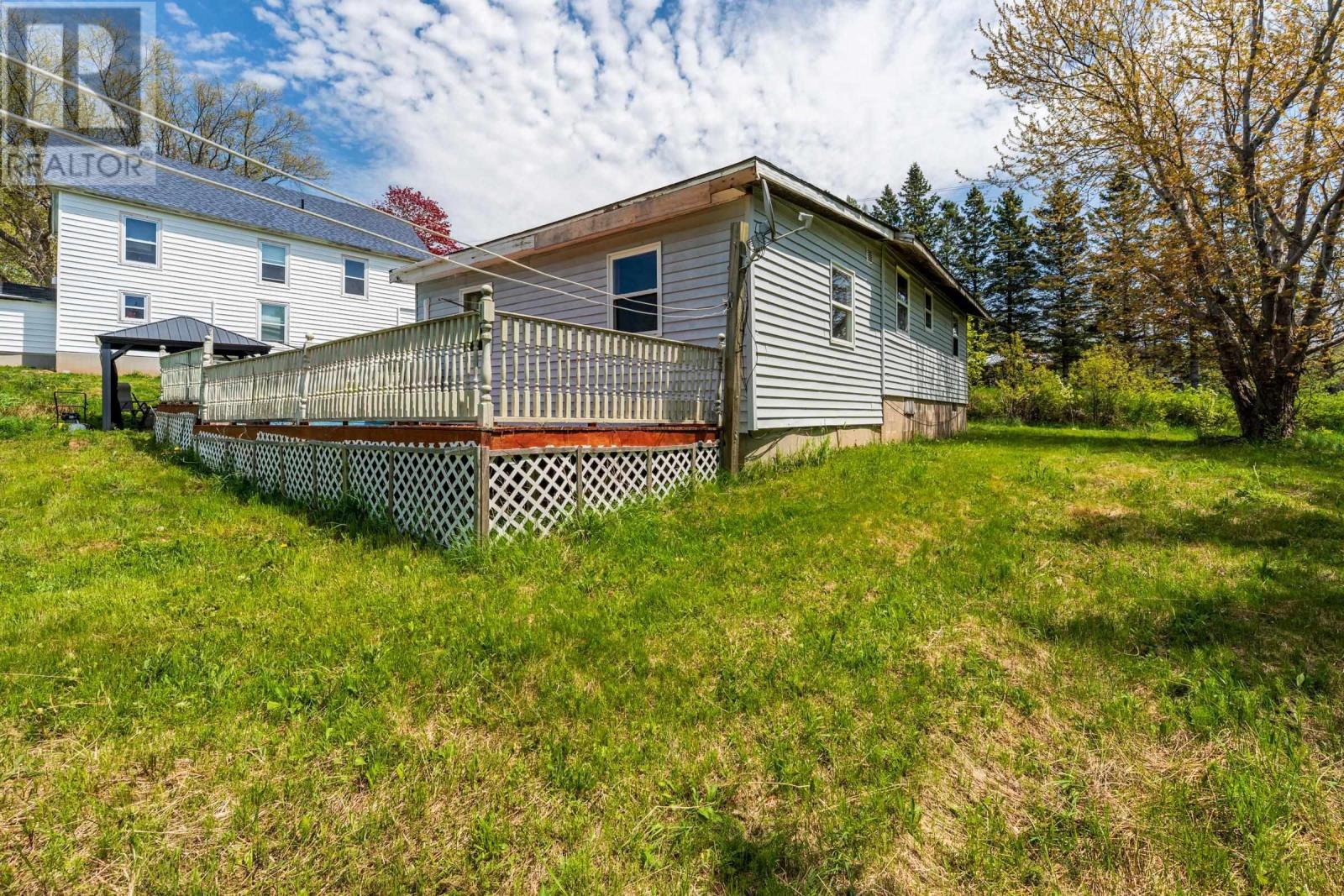 445 Highway 201 - 34