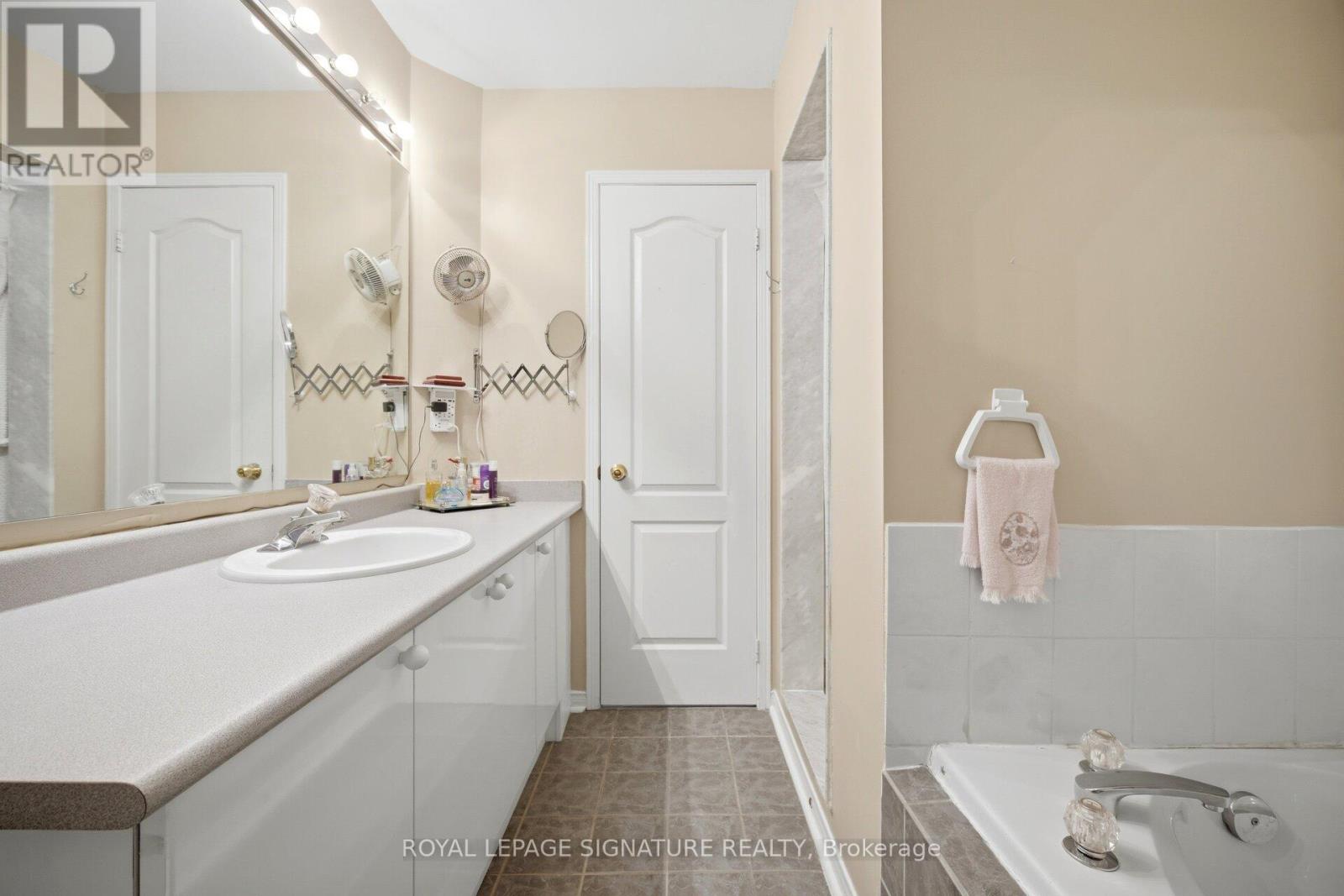 #133 833 SCOLLARD COURT - 27