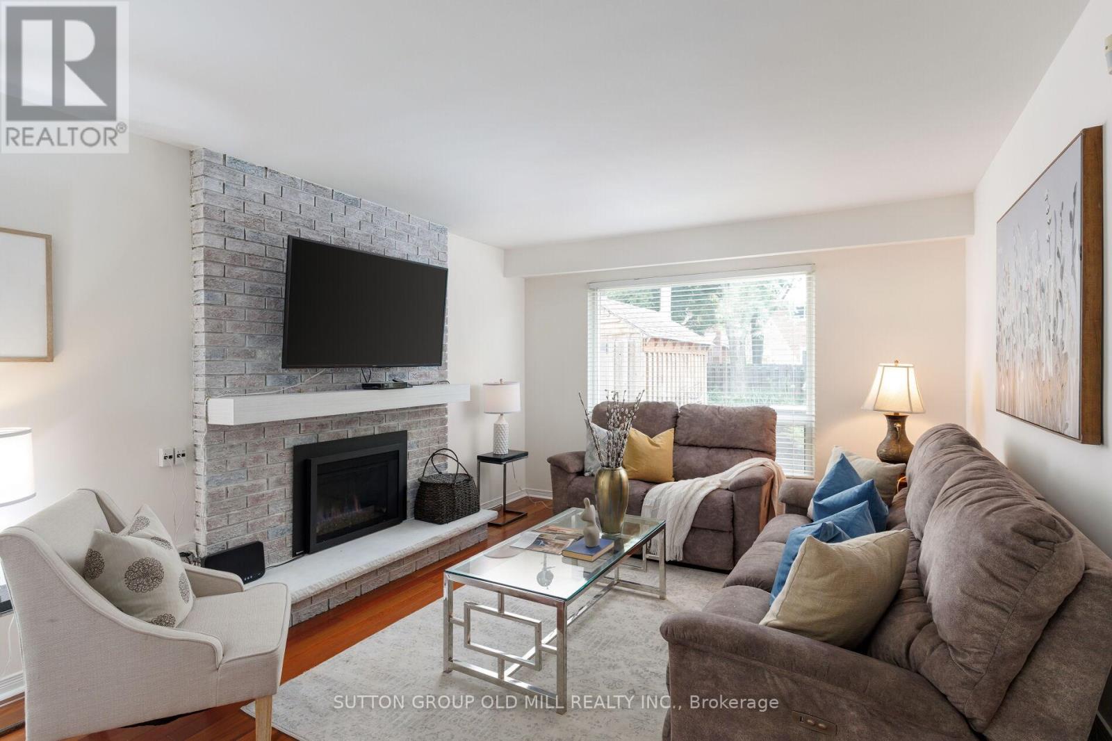 853 KOWAL DRIVE - 19