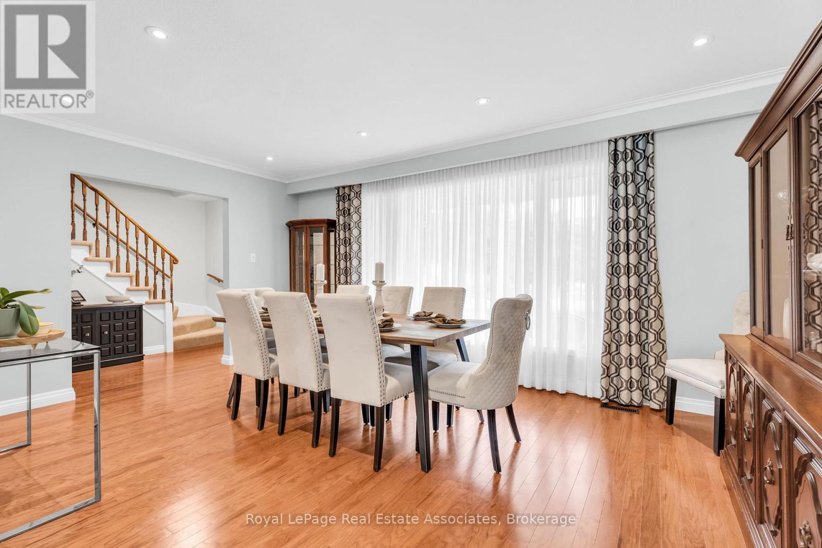 182 REXWAY DRIVE - 10