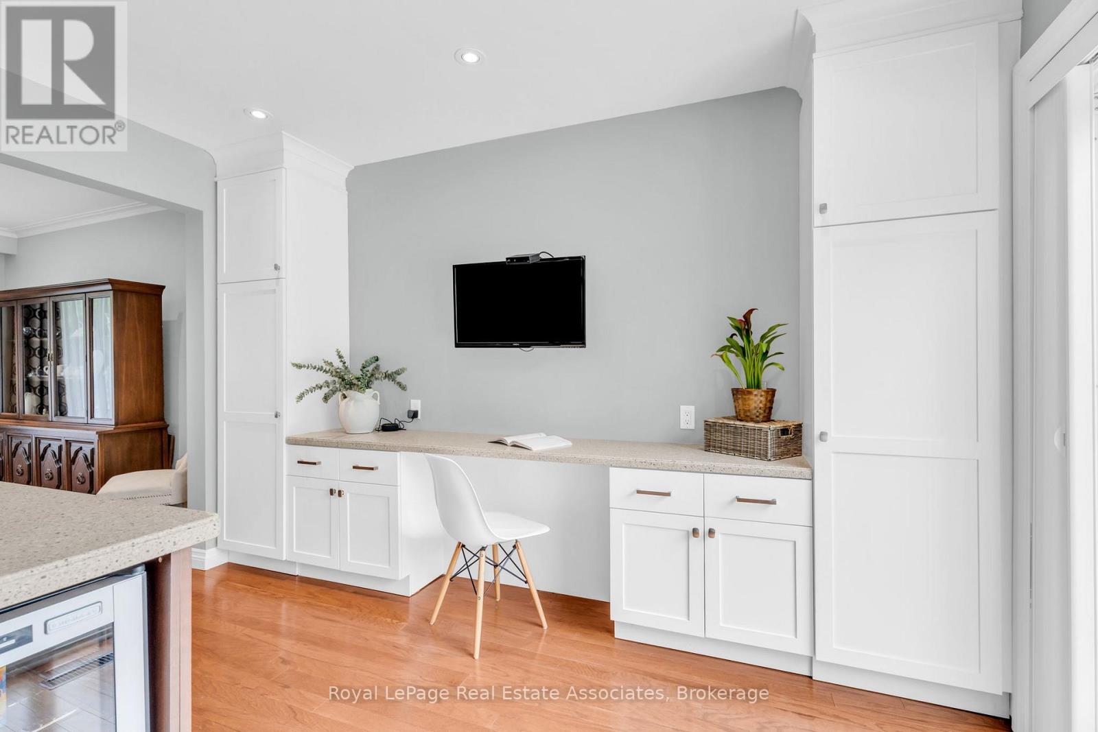 182 REXWAY DRIVE - 11