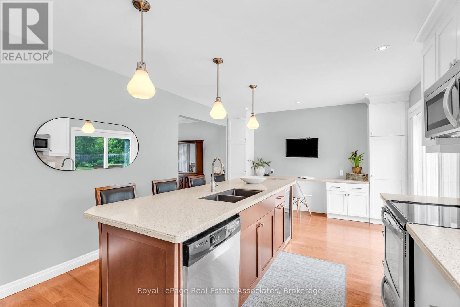 182 REXWAY DRIVE - 14