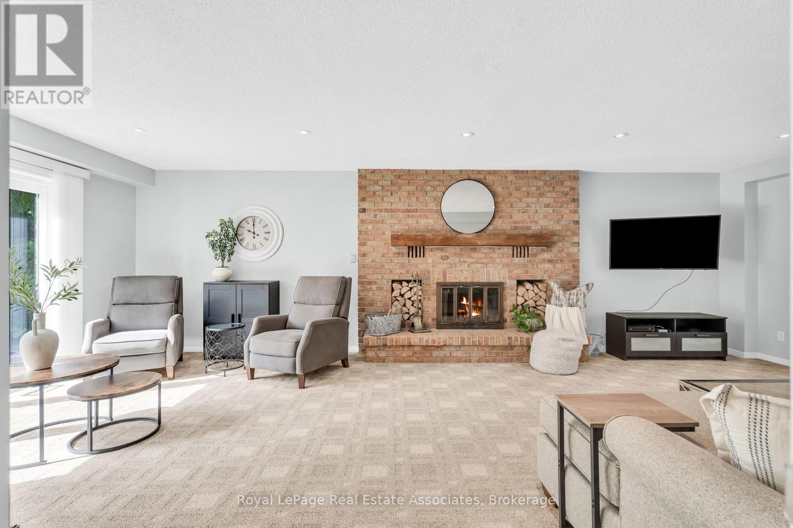 182 REXWAY DRIVE - 15