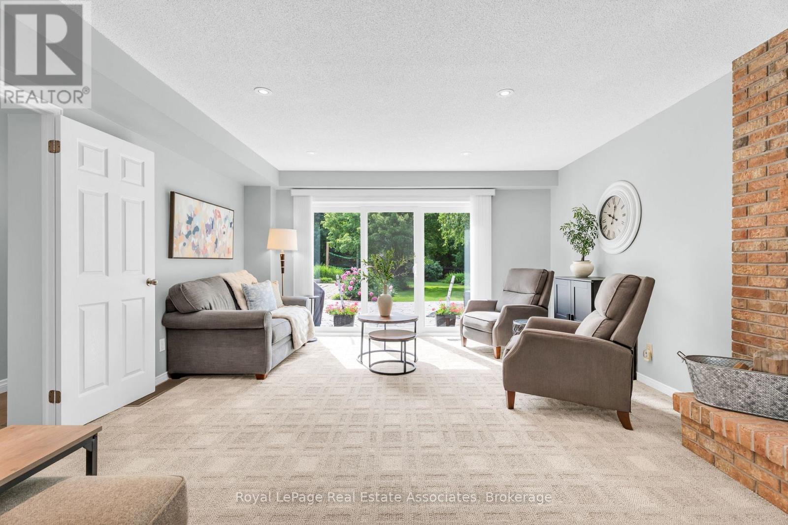 182 REXWAY DRIVE - 16
