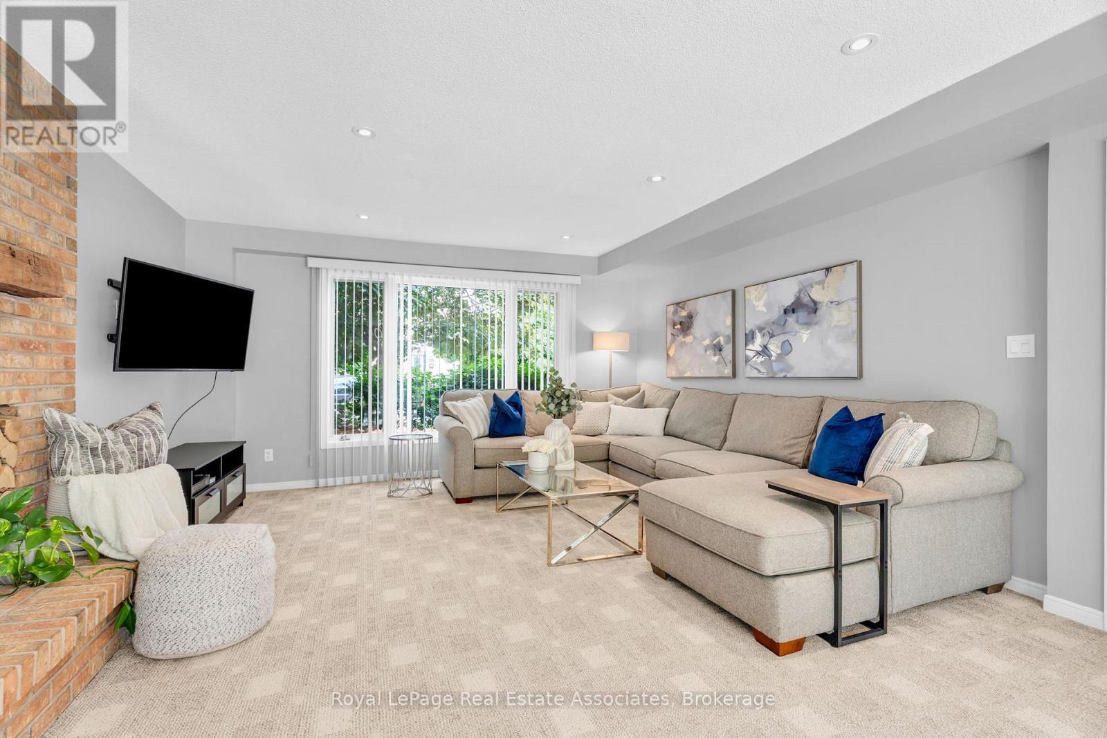 182 REXWAY DRIVE - 17