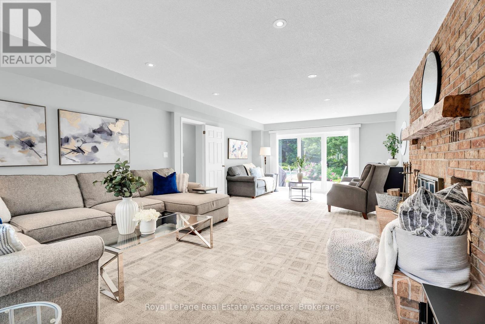 182 REXWAY DRIVE - 18