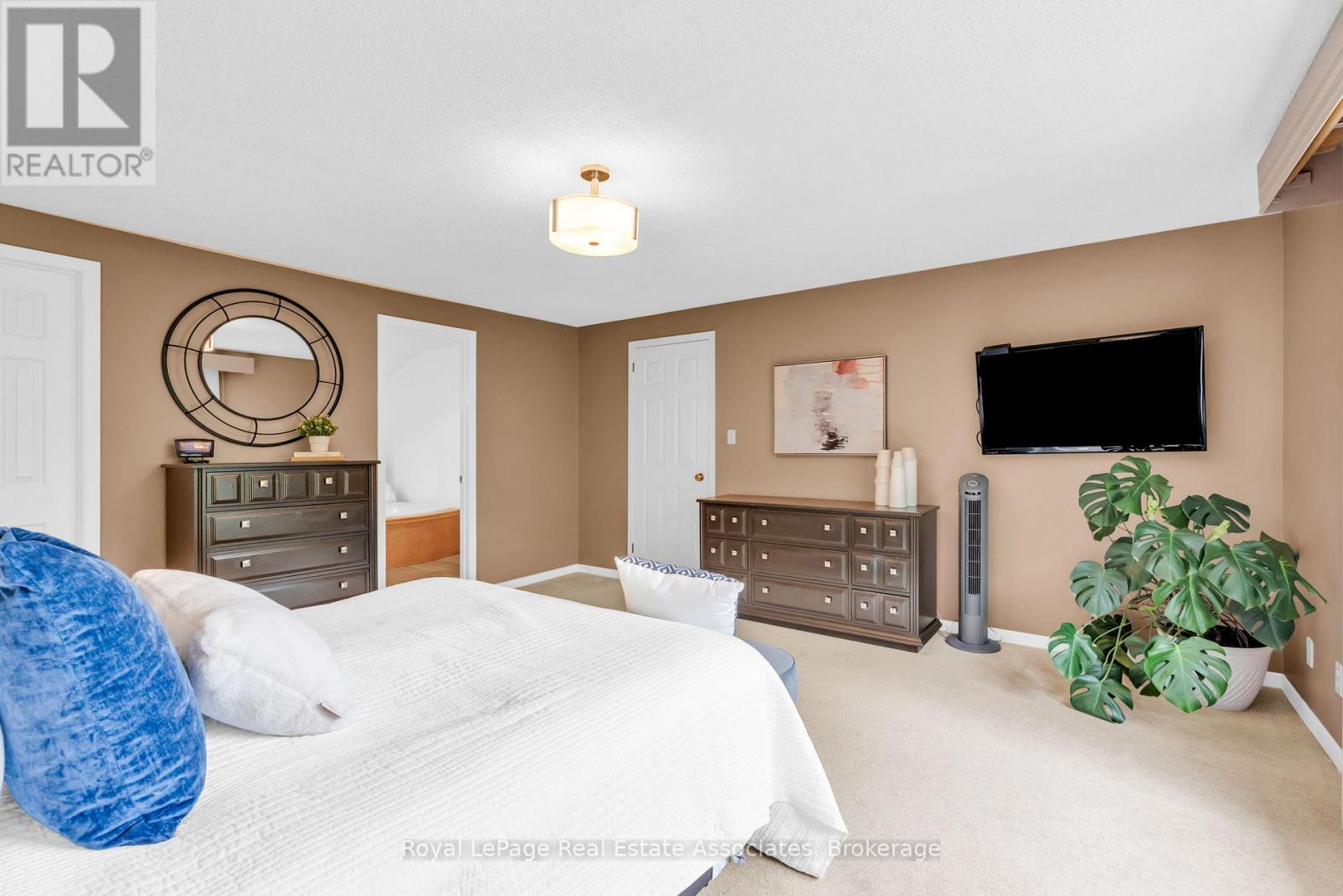 182 REXWAY DRIVE - 22