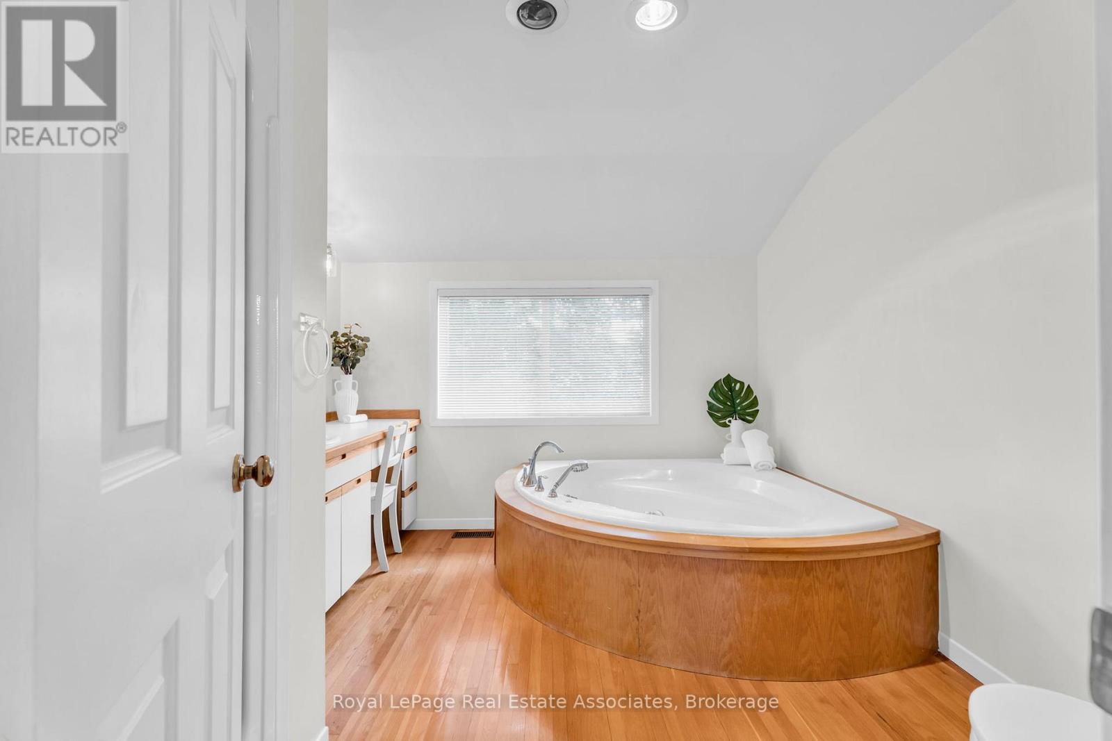 182 REXWAY DRIVE - 24