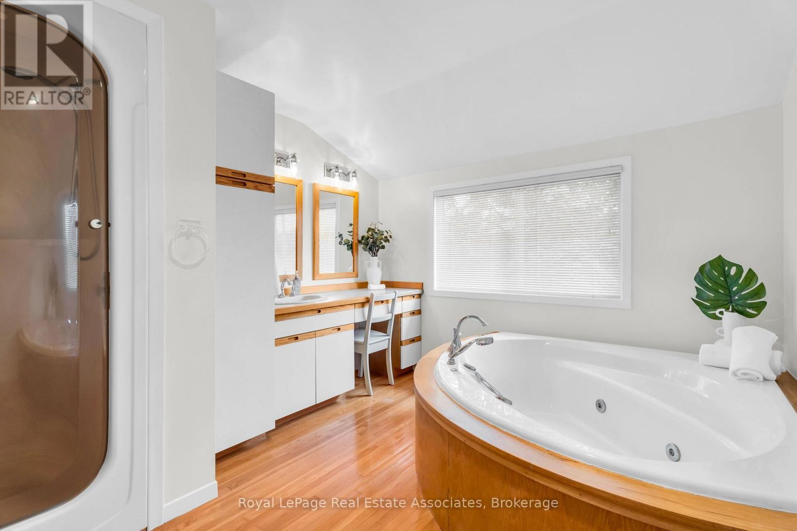 182 REXWAY DRIVE - 25