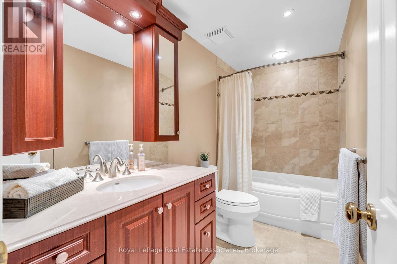 182 REXWAY DRIVE - 31
