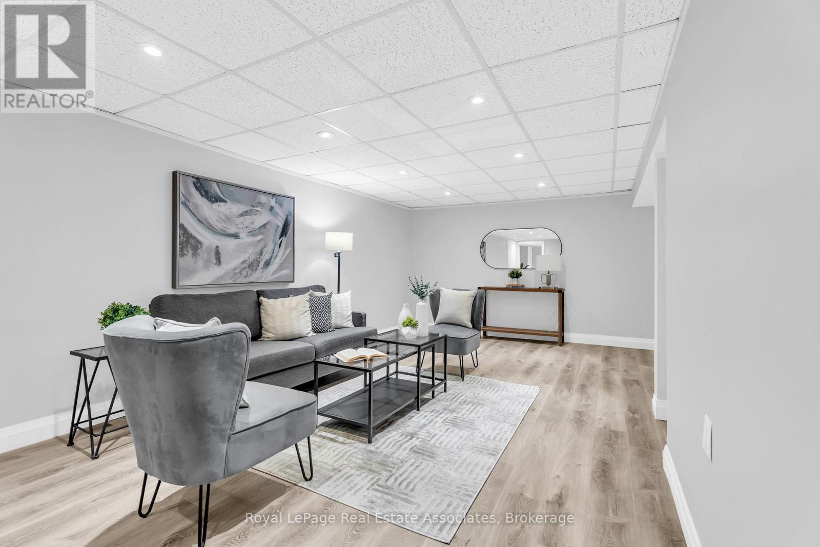 182 REXWAY DRIVE - 33