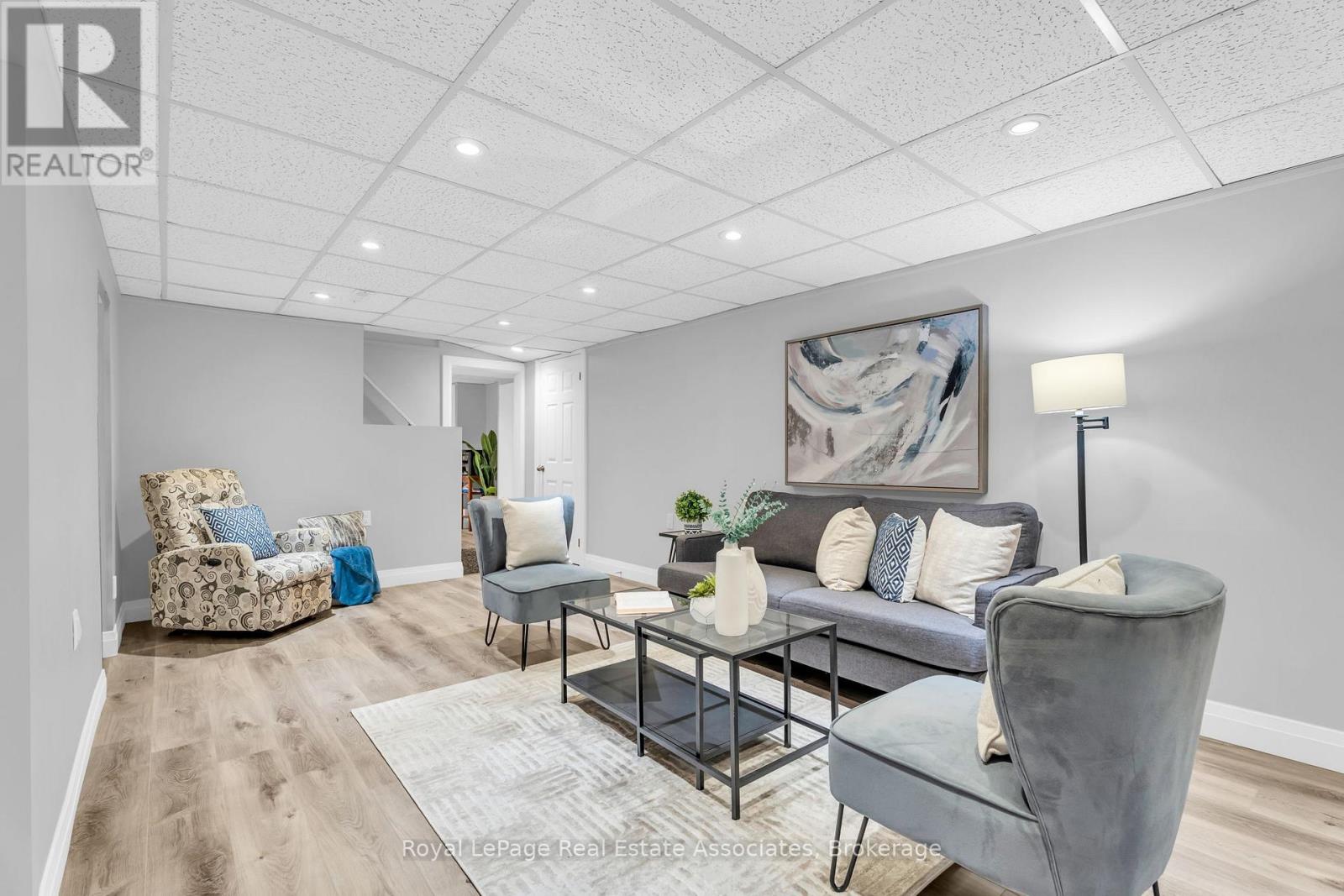 182 REXWAY DRIVE - 34