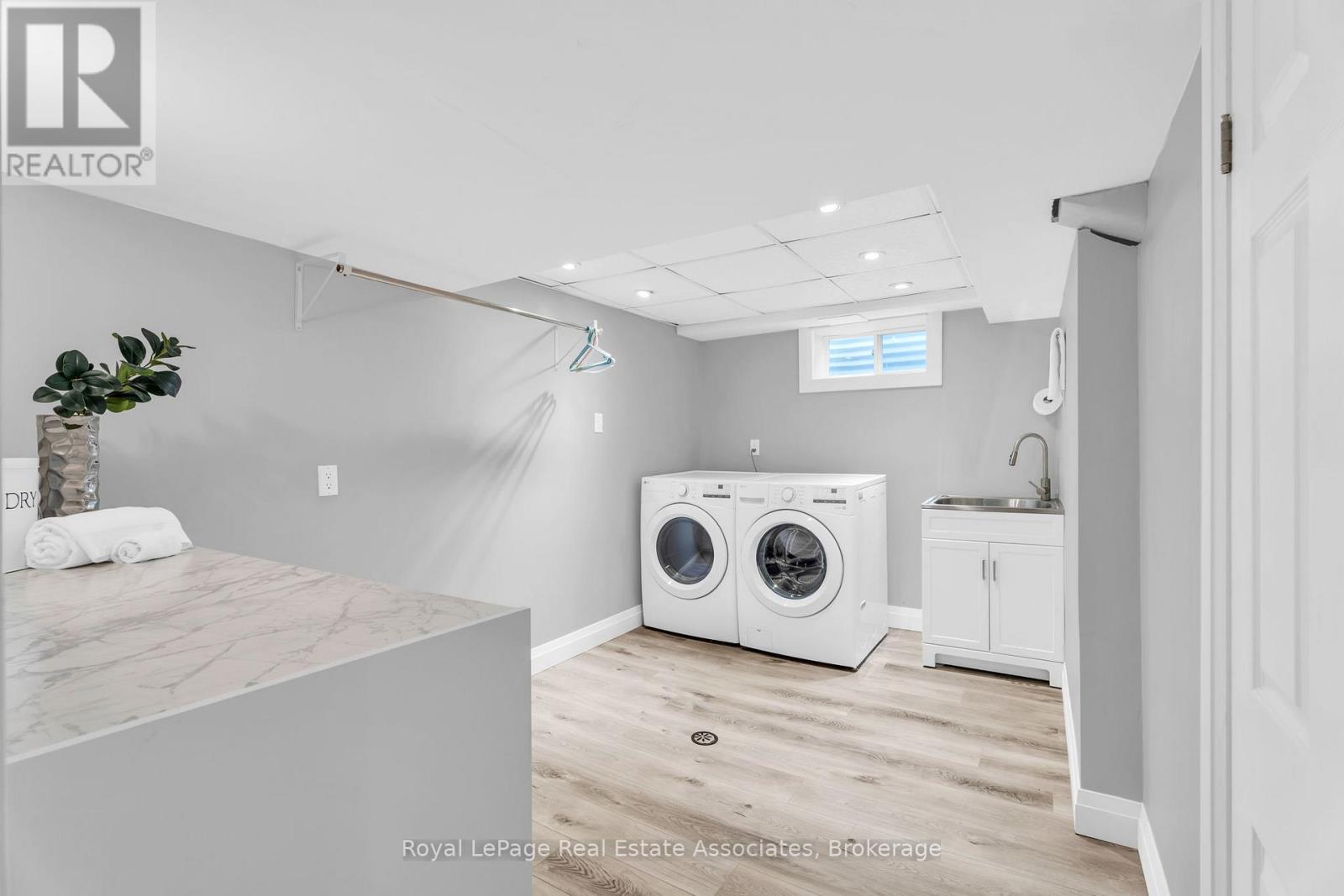 182 REXWAY DRIVE - 37