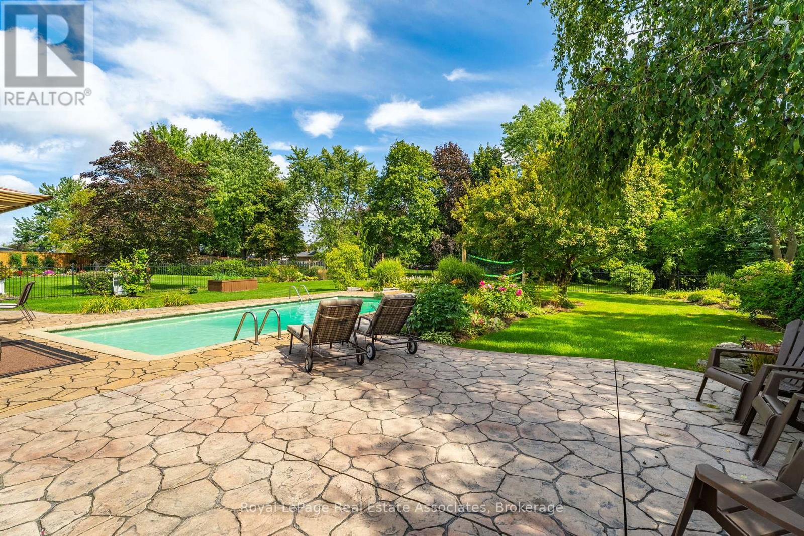 182 REXWAY DRIVE - 44