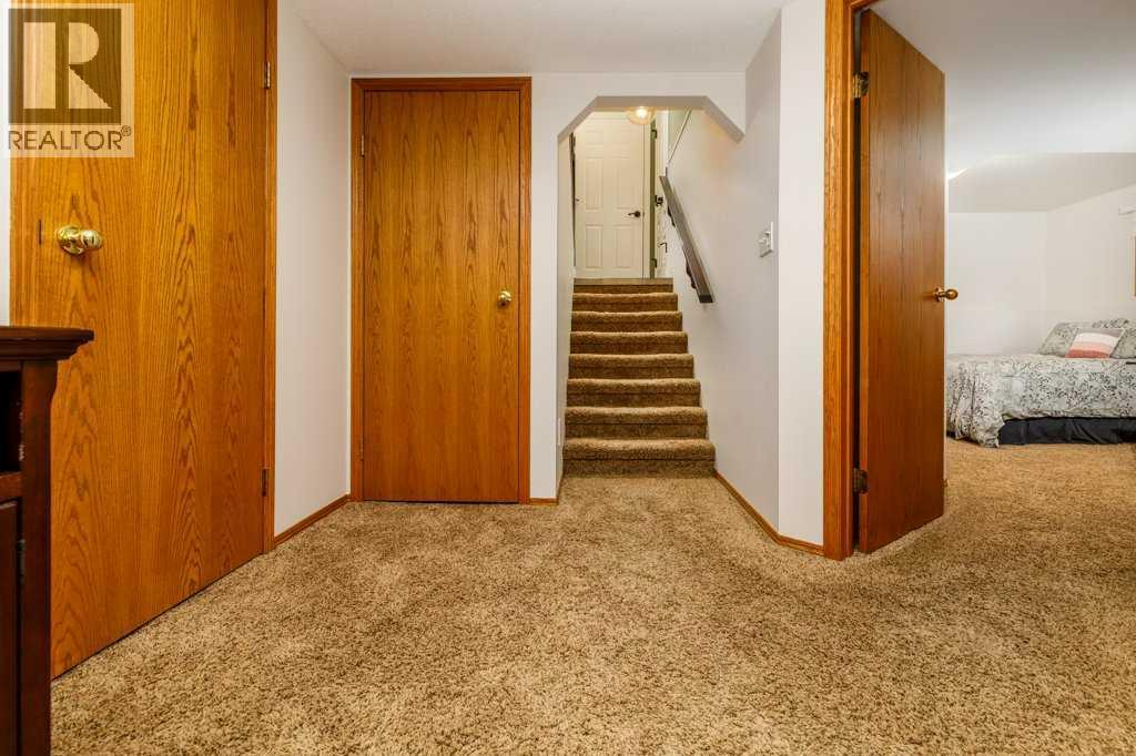 70 Douglas Avenue — photo 27