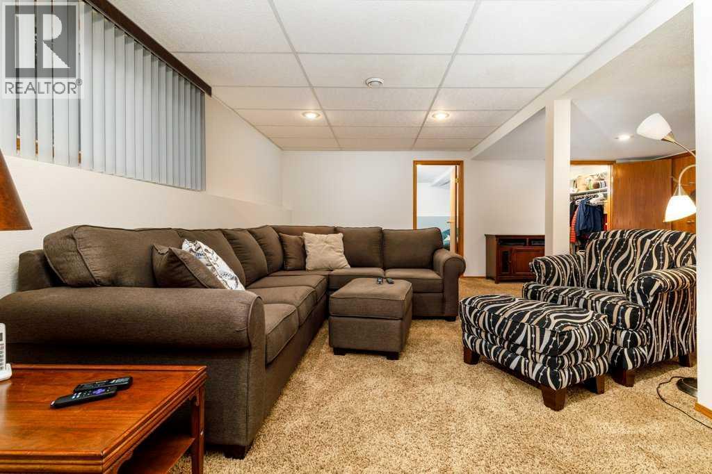70 Douglas Avenue — photo 32