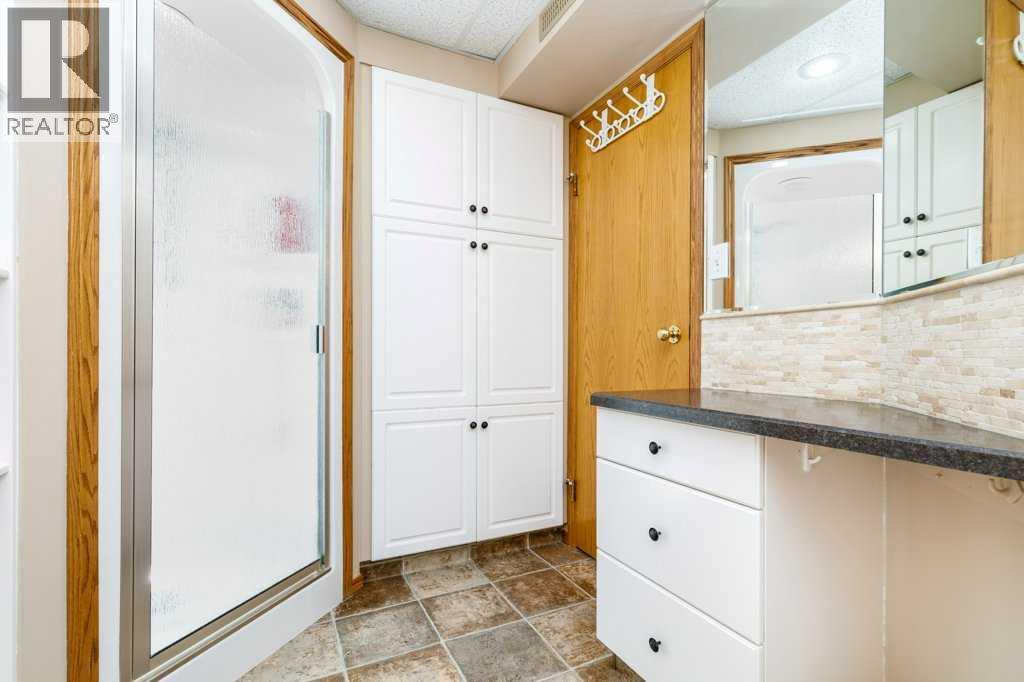 70 Douglas Avenue — photo 35