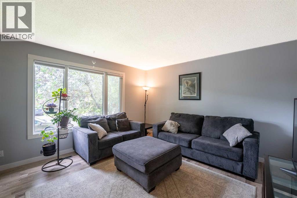 23 Selkirk Road W — photo 16