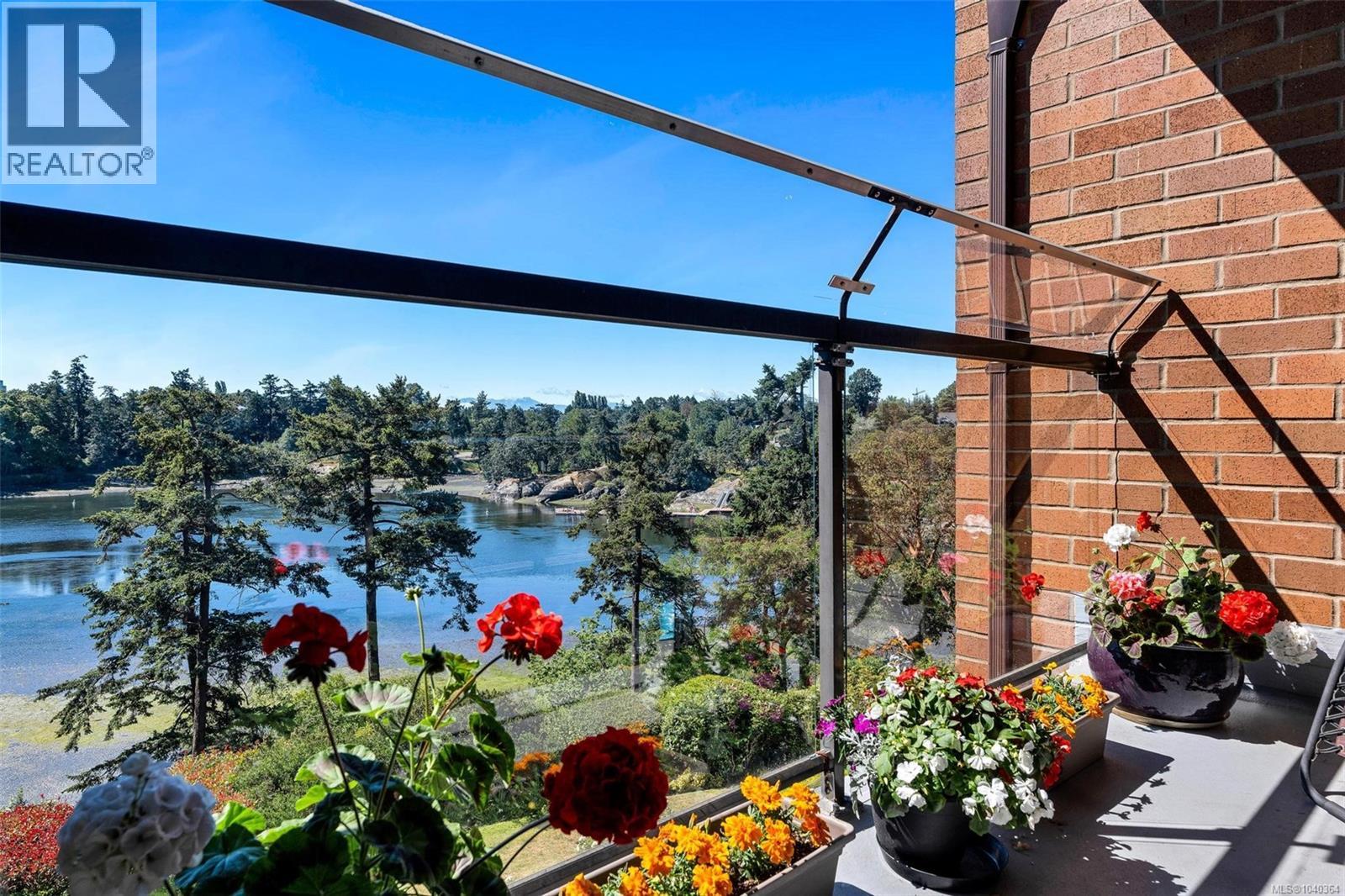 304 105 Gorge Rd E, Victoria